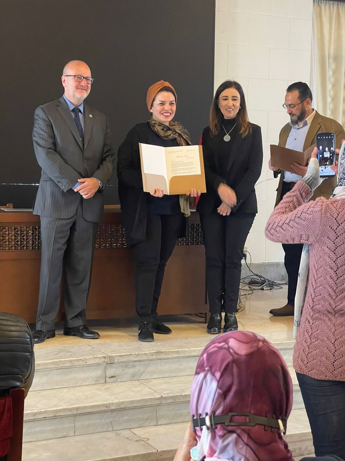 تدريس اللغة الانجليزية في الجامعة الأمريكية بالقاهرة