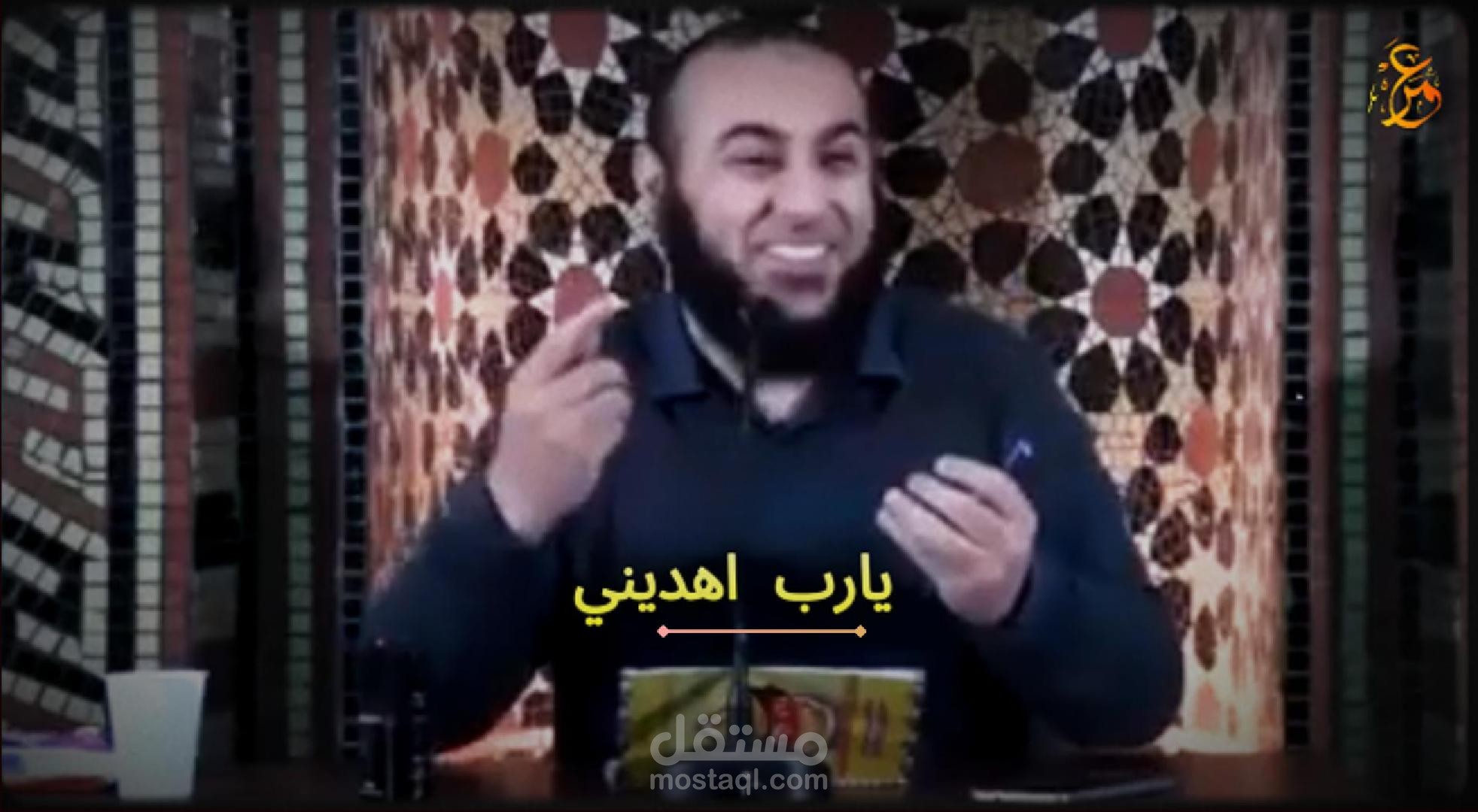 عمل مونتاج وكتابة علي فيديو بالكامل .