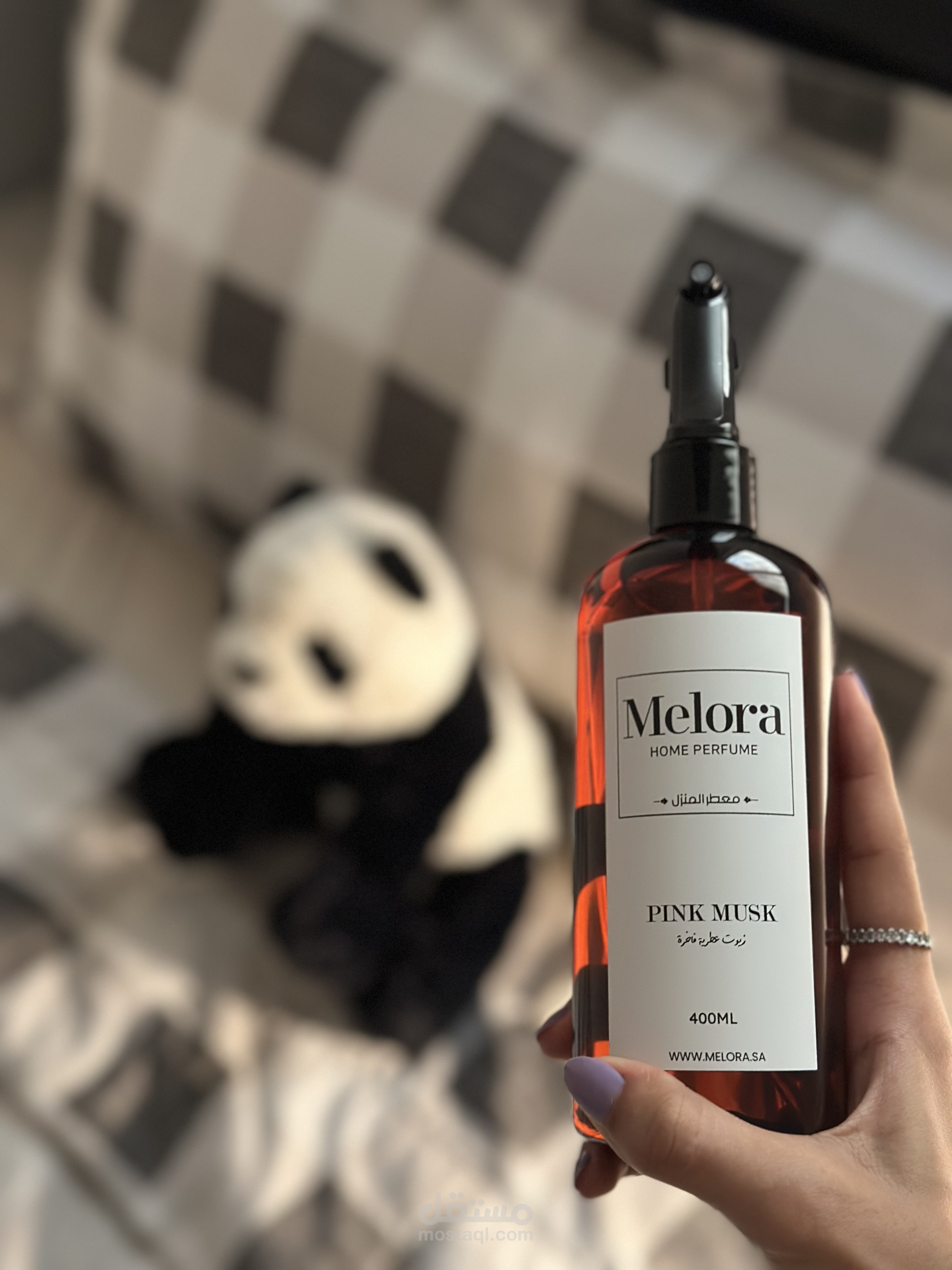 مقطع ugc مع فويس اوفر لمعطرات المنزل من براند ميلورا