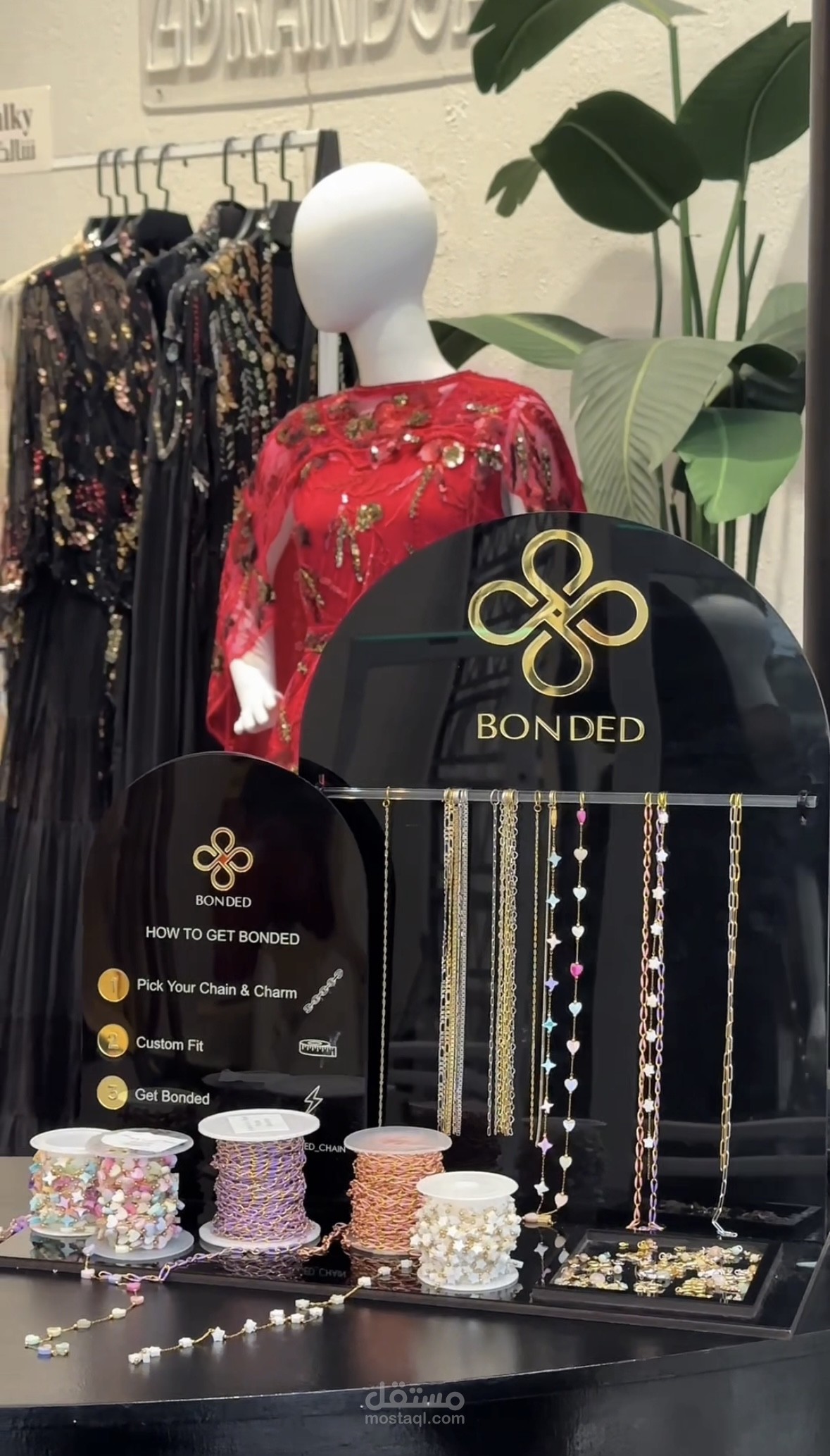 مقطع UGC تصوير خارجي لبراند اساور دائمه Bonded