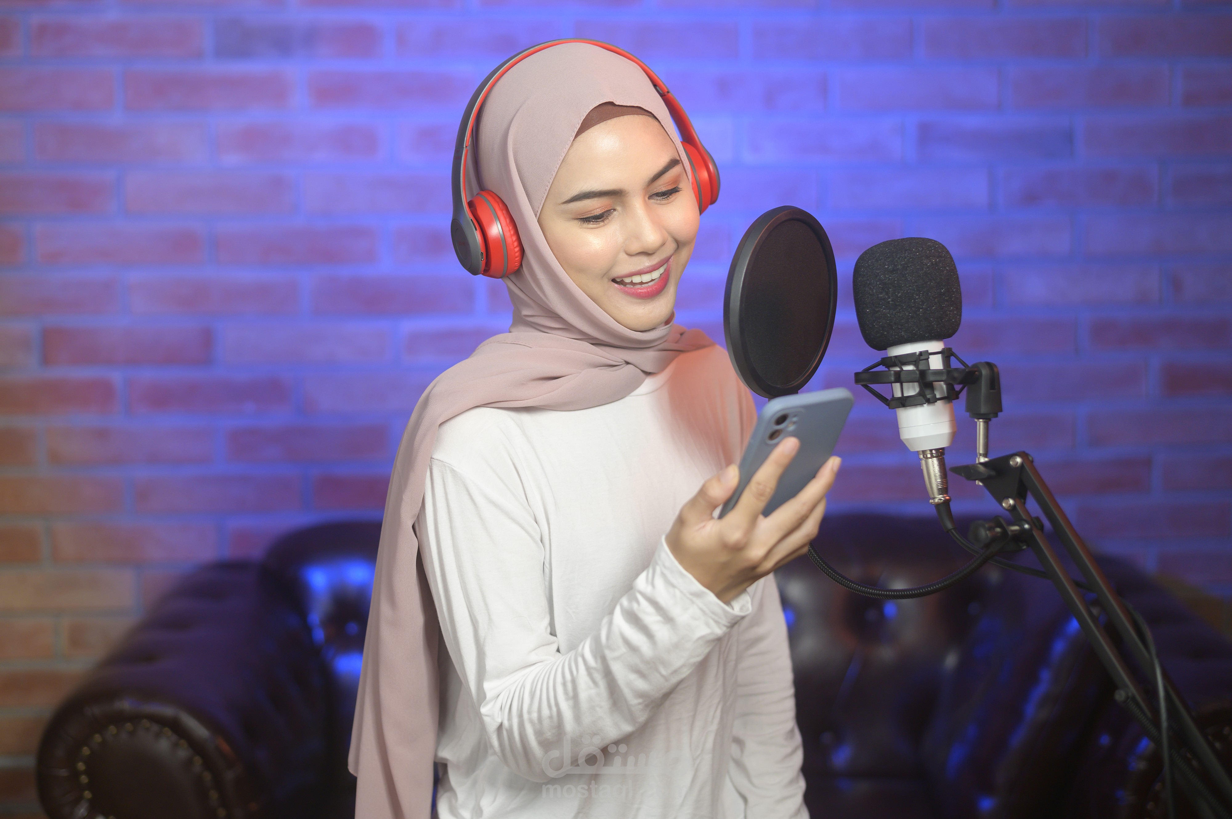 تعليق صوتي خليجي (أنثى)