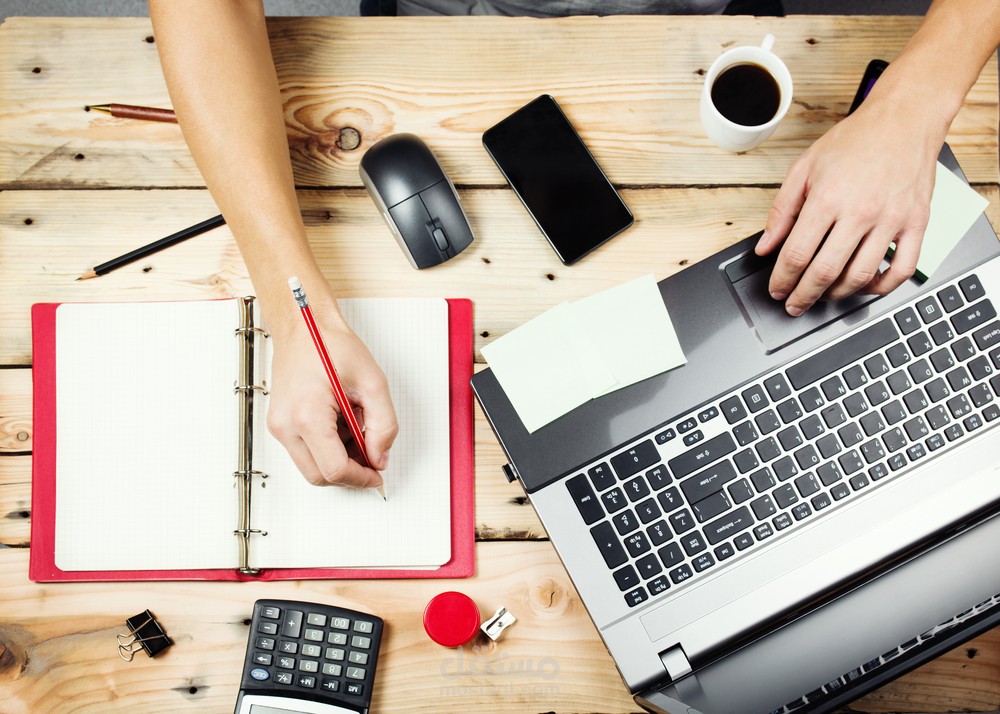 مساعدة بالأعمال الكتابية والمدرسية