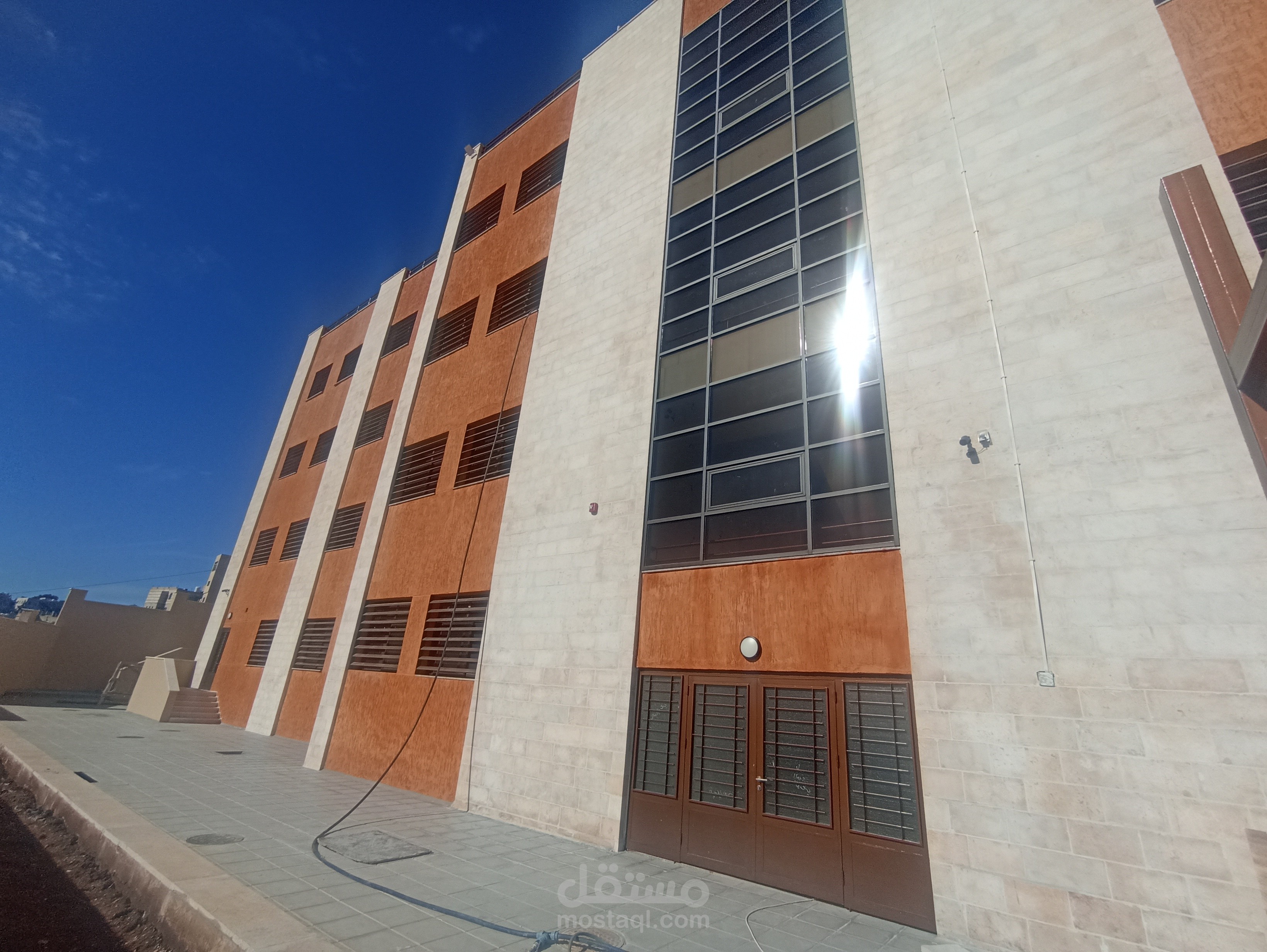تنفيذ جميع الاعمال المدنية و المعمارية