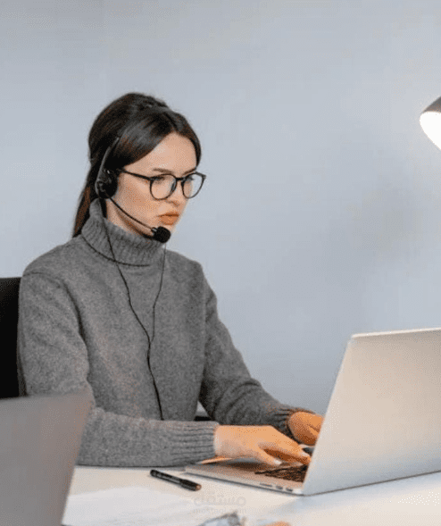 إدارة رسائل العملاء عبر البريد الإلكتروني ووسائل التواصل الاجتماعي