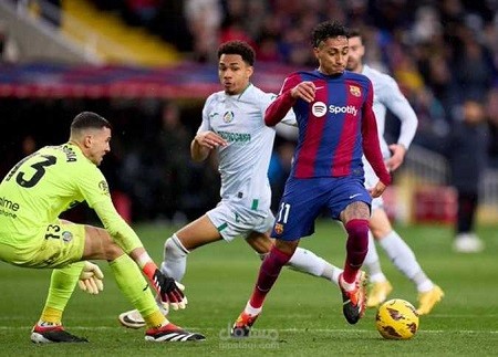 برشلونة يتسلح بتاريخه أمام خيتافي لمطاردة ريال مدريد على صدارة الدوري الإسباني