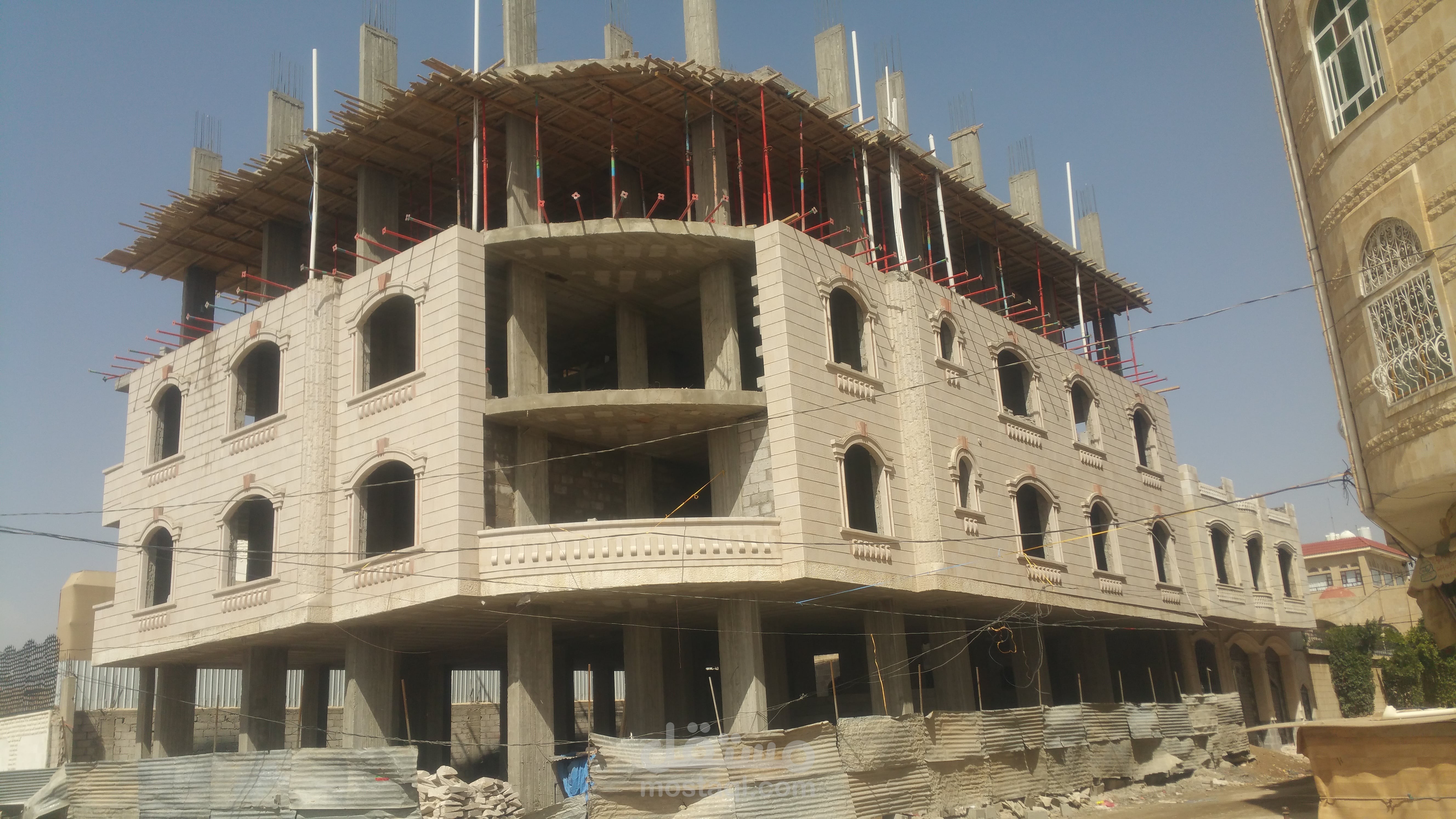 مدير مشروع مبنى سكني