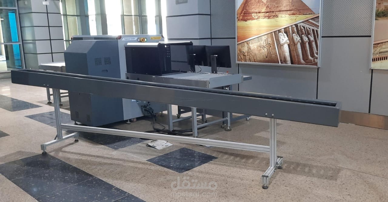 design free rolling conveyor, made from 304 stainless steel and can withstand weights up to 500 kg.