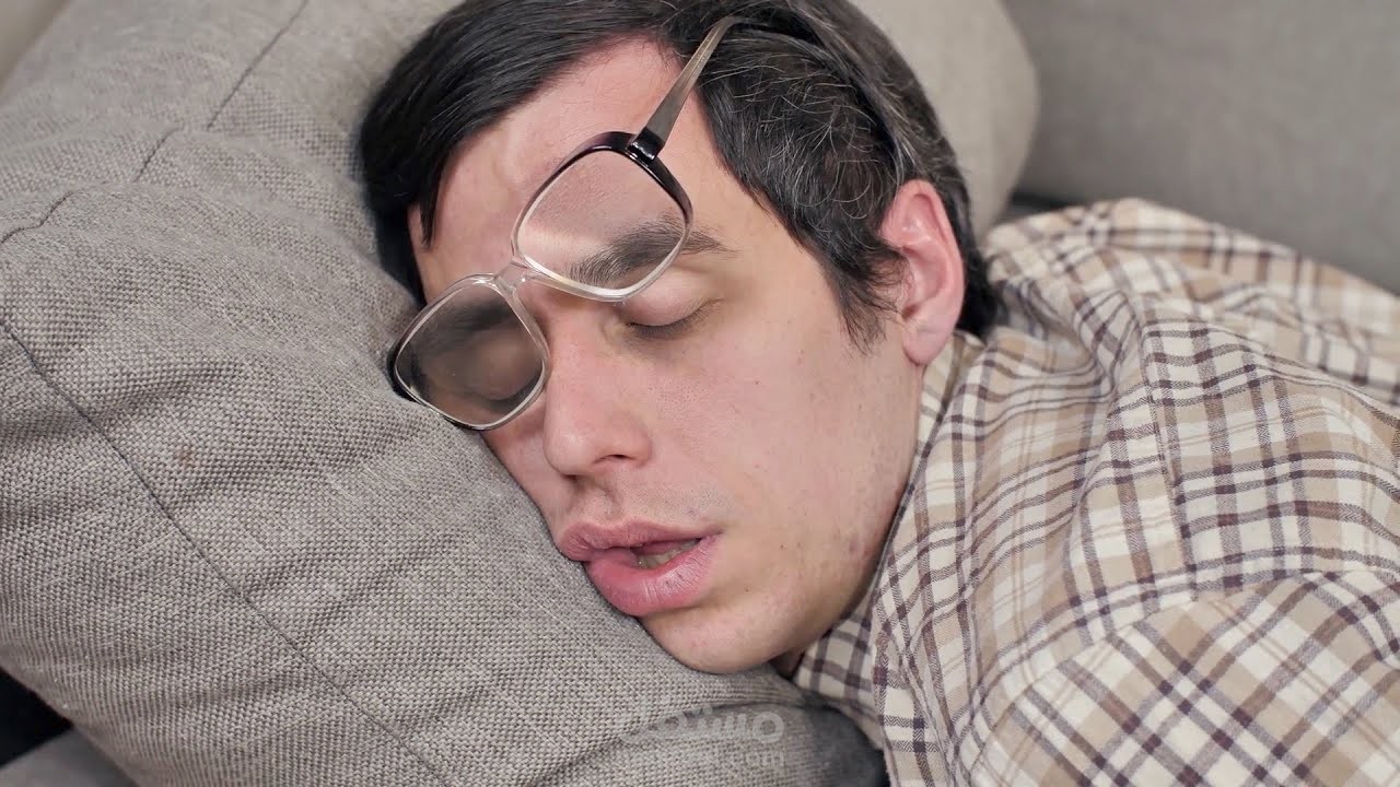 ليه في ناس نومها تقيل وناس نومها خفيف؟