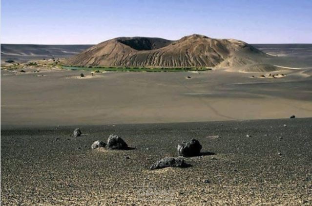 منطقة واو الناموس في الصحراء الليبية