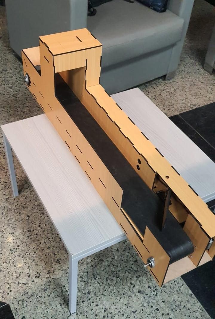 تصميم وتطوير نموذج أولي (Prototype) لنظام ذكي لفرز البرتقال باستخدام الذكاء الاصطناعي