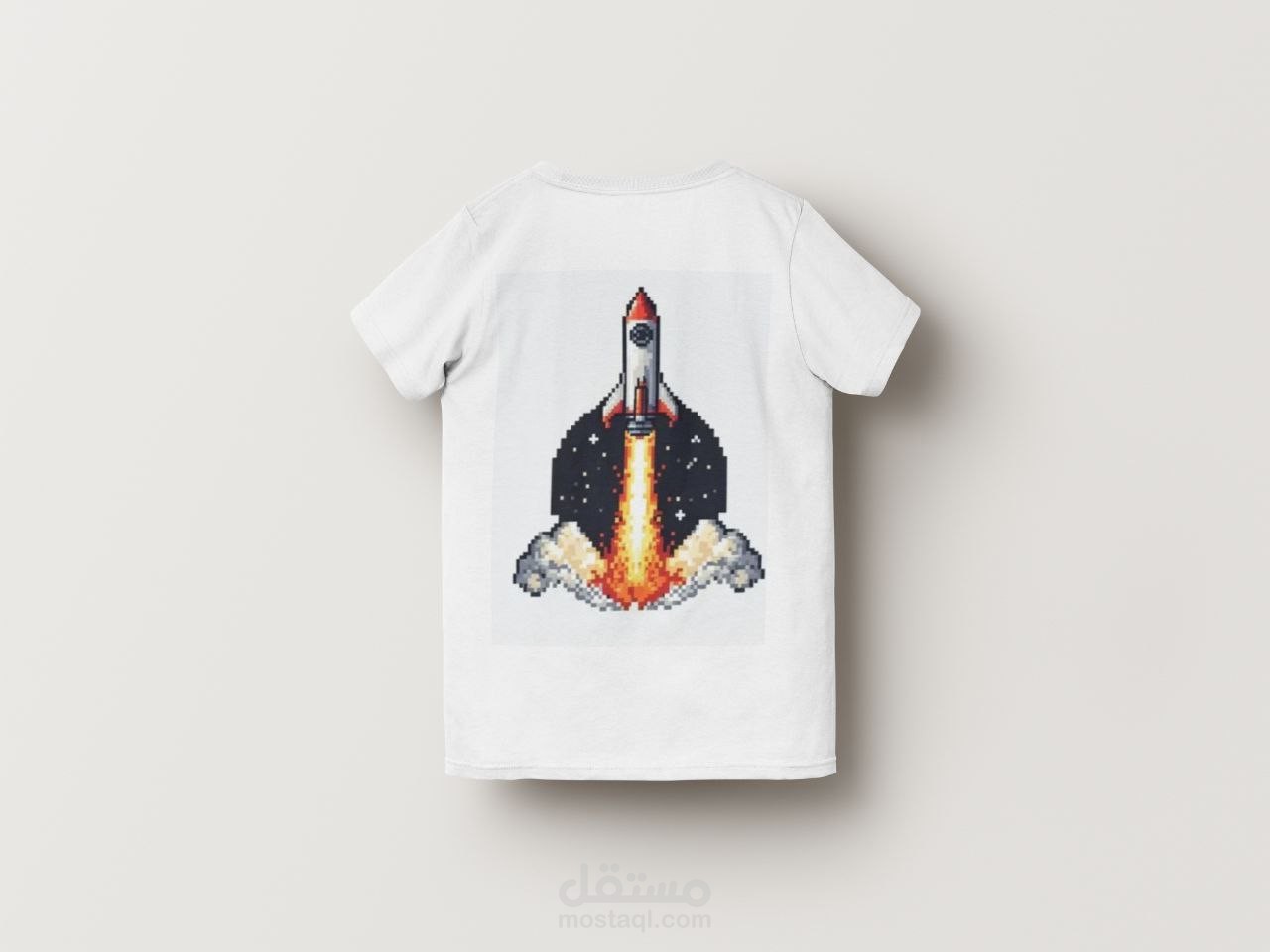 تصميم تيشرت عليه صاروخ