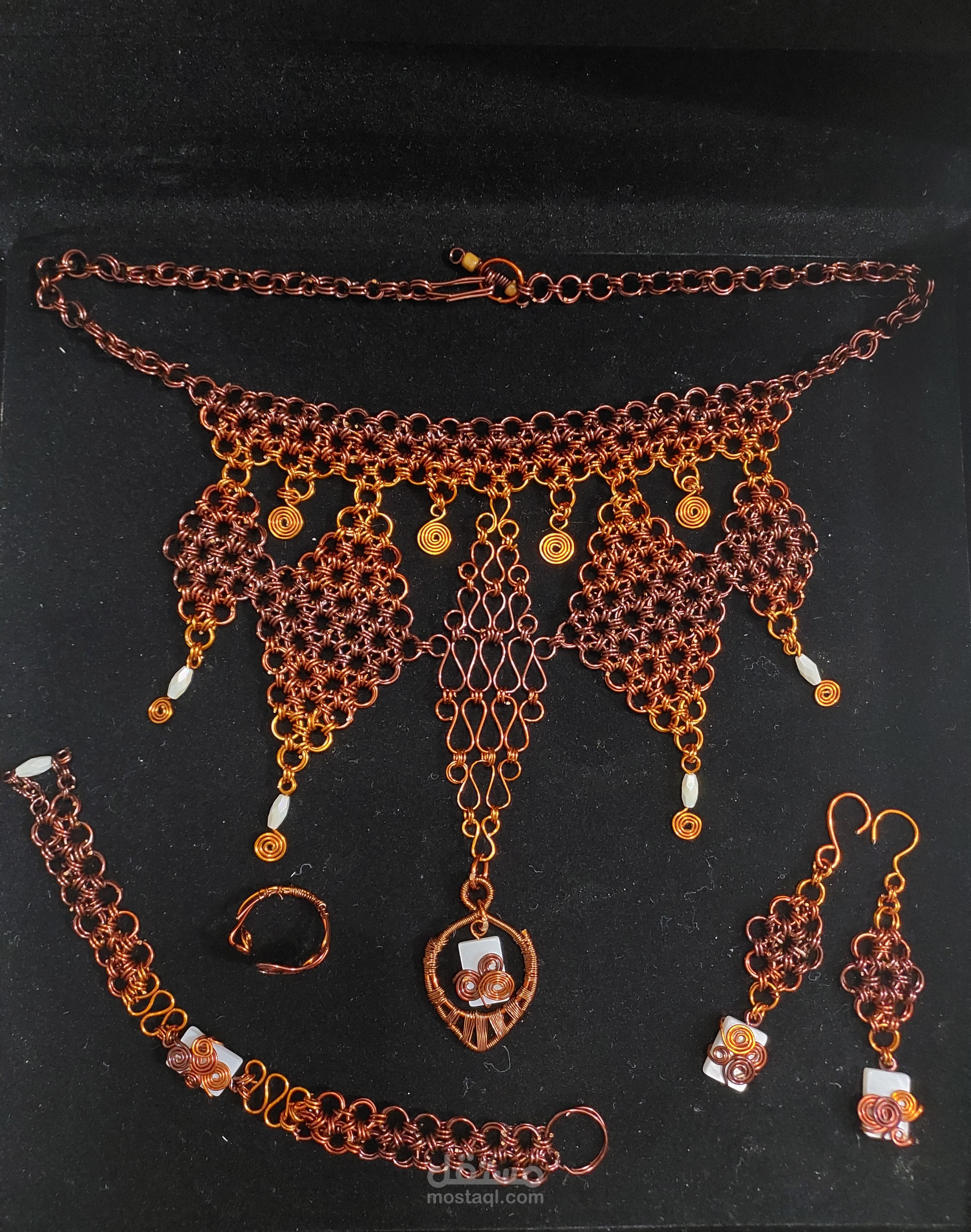 حلي من اسلاك النحاس