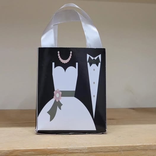 تصميم وتنفيذ علب وأكياس هدايا مخصصة للمناسبات (Custom Packaging)