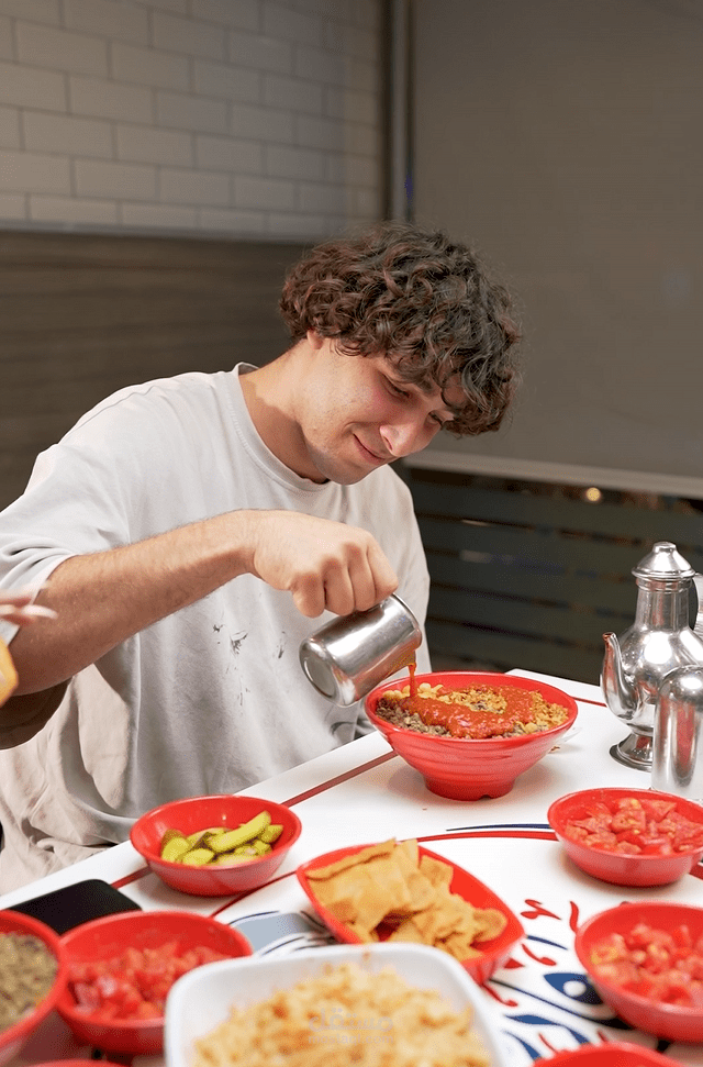 مونتاج فيديو ترويجي لافتتاح مطعم عم فارووق للكشري بالتجمع الخامس