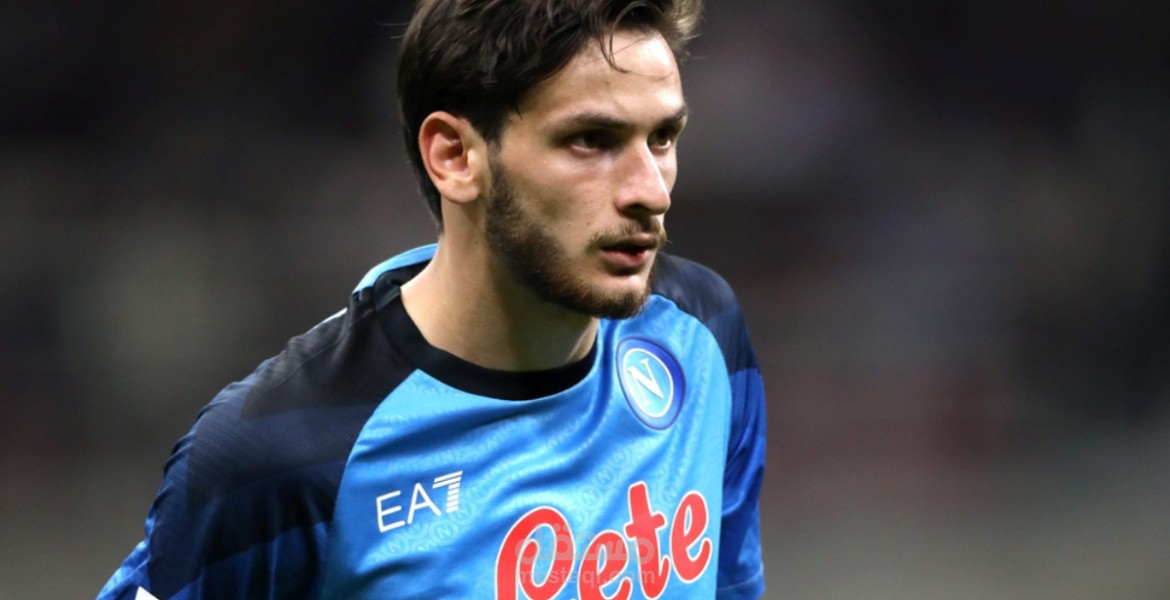 نجم نابولي الجورجي خفيتشا كفاراتسخيليا