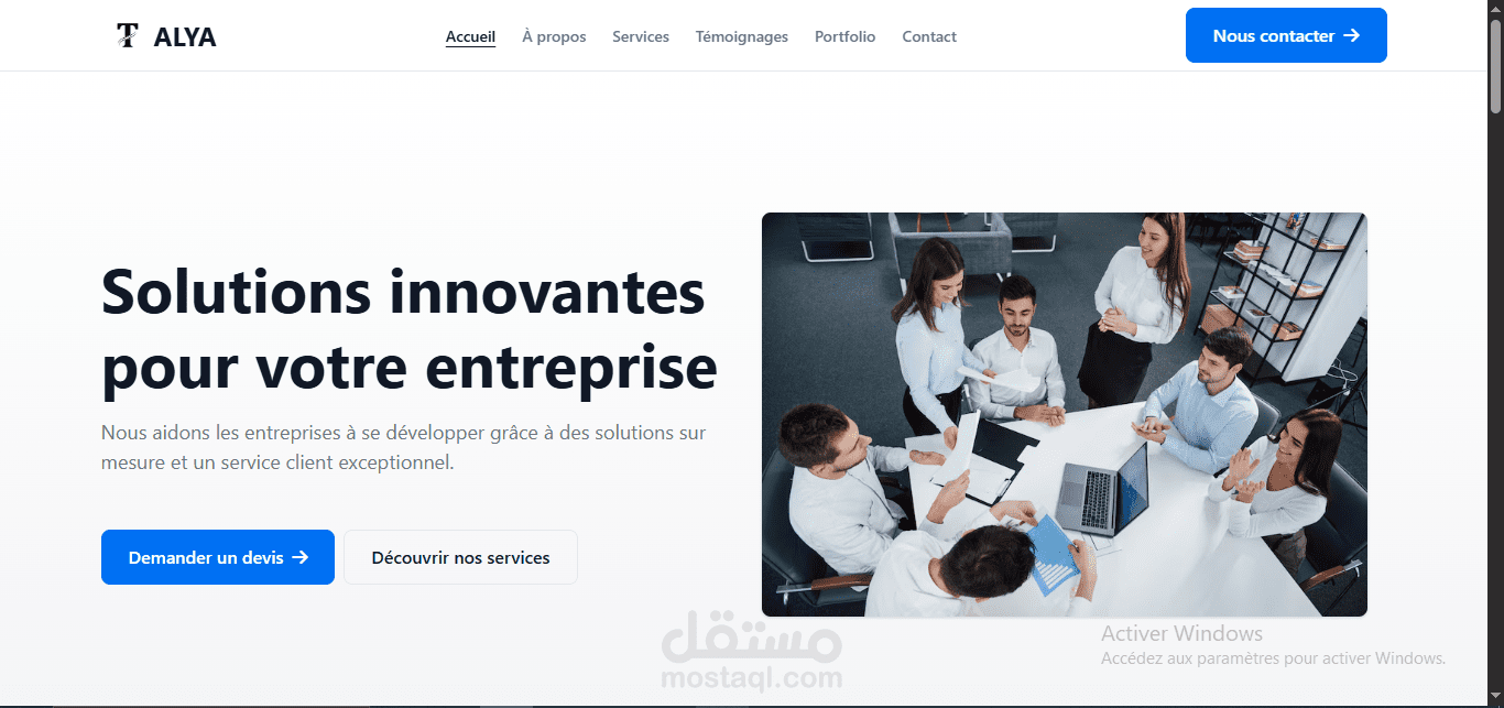 موقع شخصي احترافي لعرض الحلول المبتكرة لشركتك باستخدام HTML, CSS, JavaScript و Bootstrap