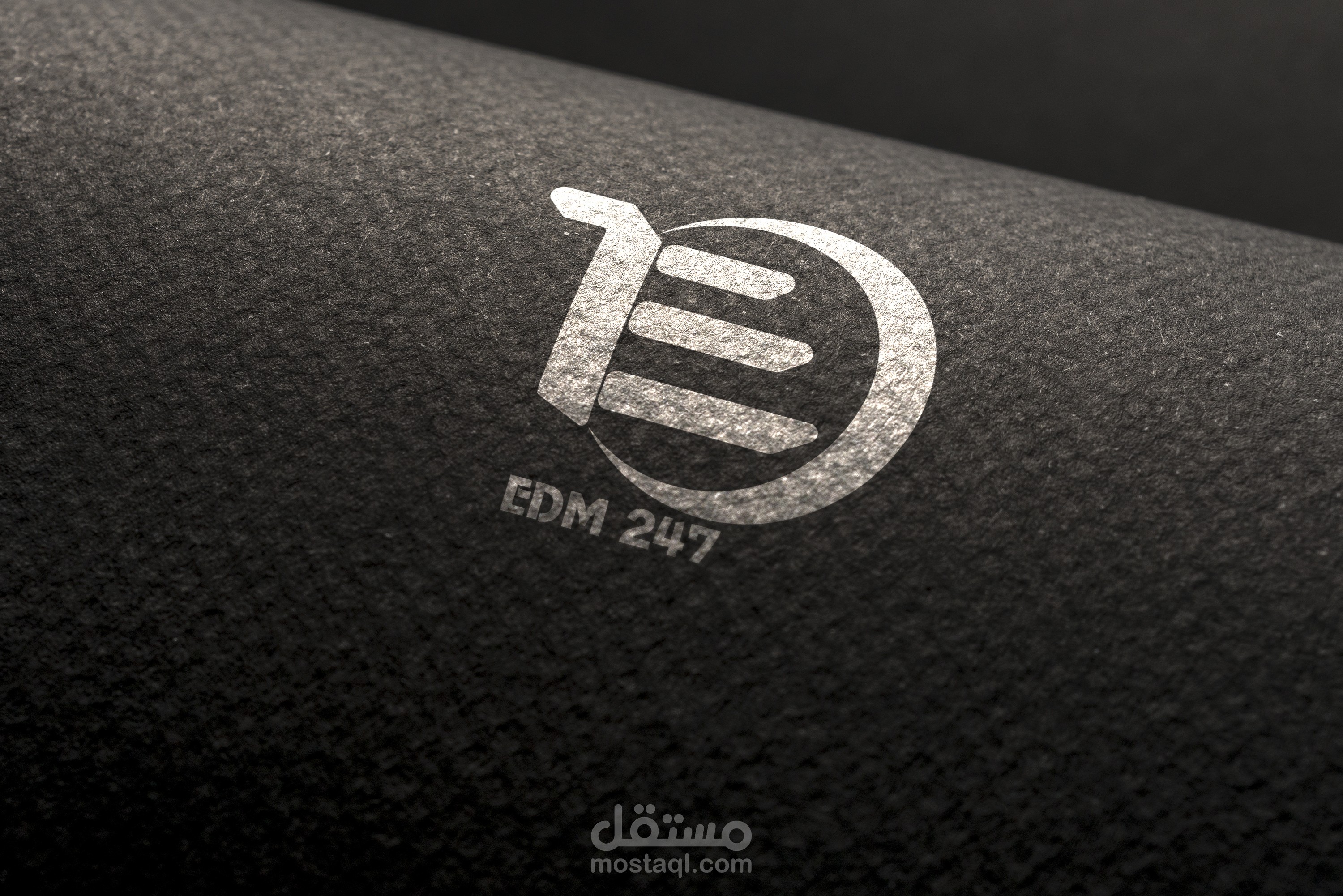 تصميم شعار ل متجر اليكتروني ب اسم EDM