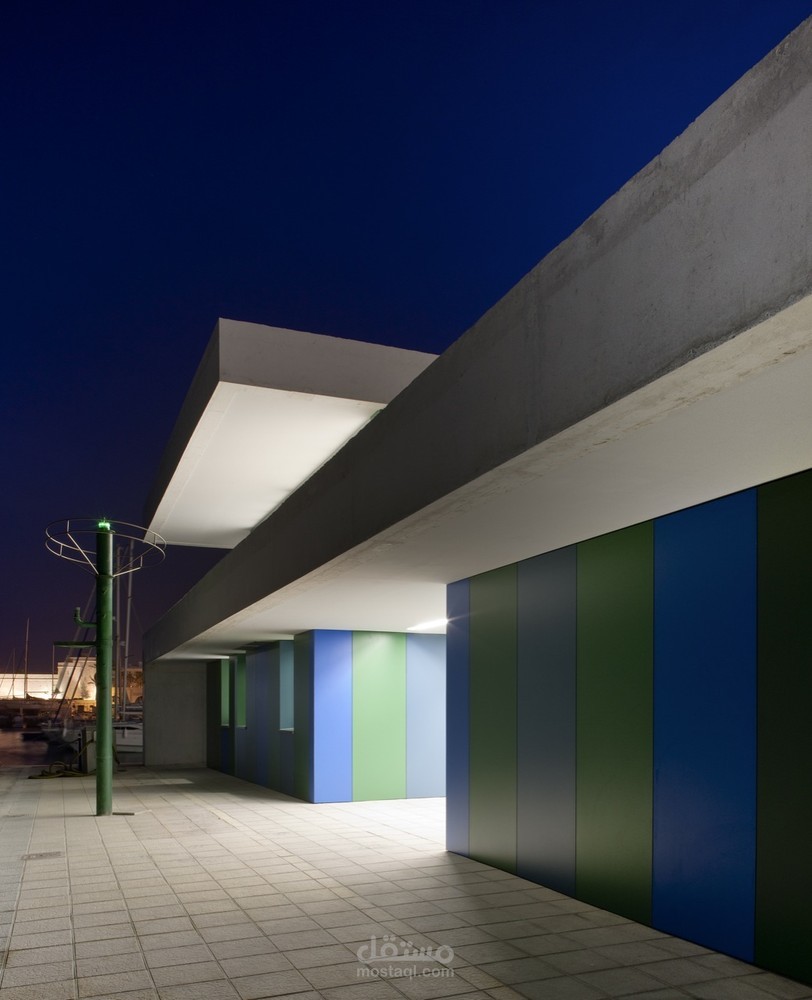 تحليل تصميمي لمبنى مكاتب وخدمات – مشروع Donaire Arquitectos