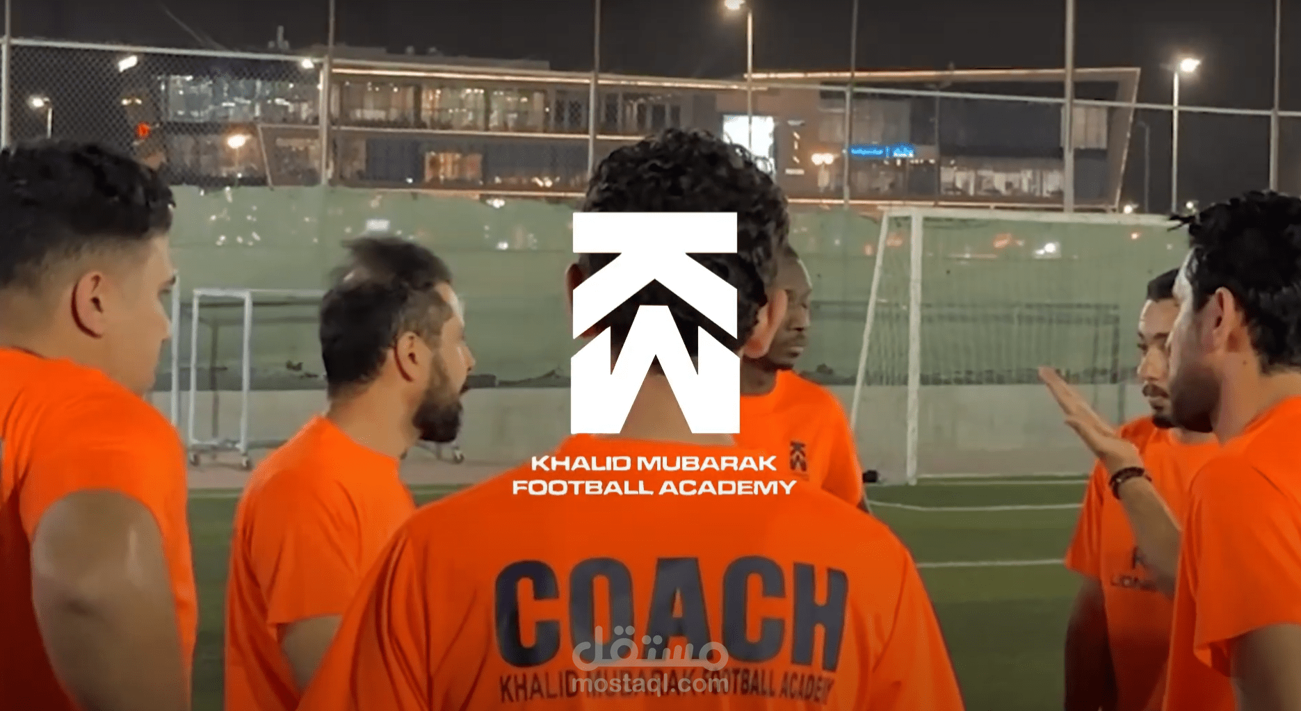مونتاج فيديو مباراة دعائي مباراة كرة قدم بين اولياء الامور والمدربين في اكاديمية خالد مبارك الرياضية