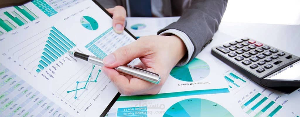 مقارنة مصروفات سنوات مالية مختلفة وتحديد الانحرافات