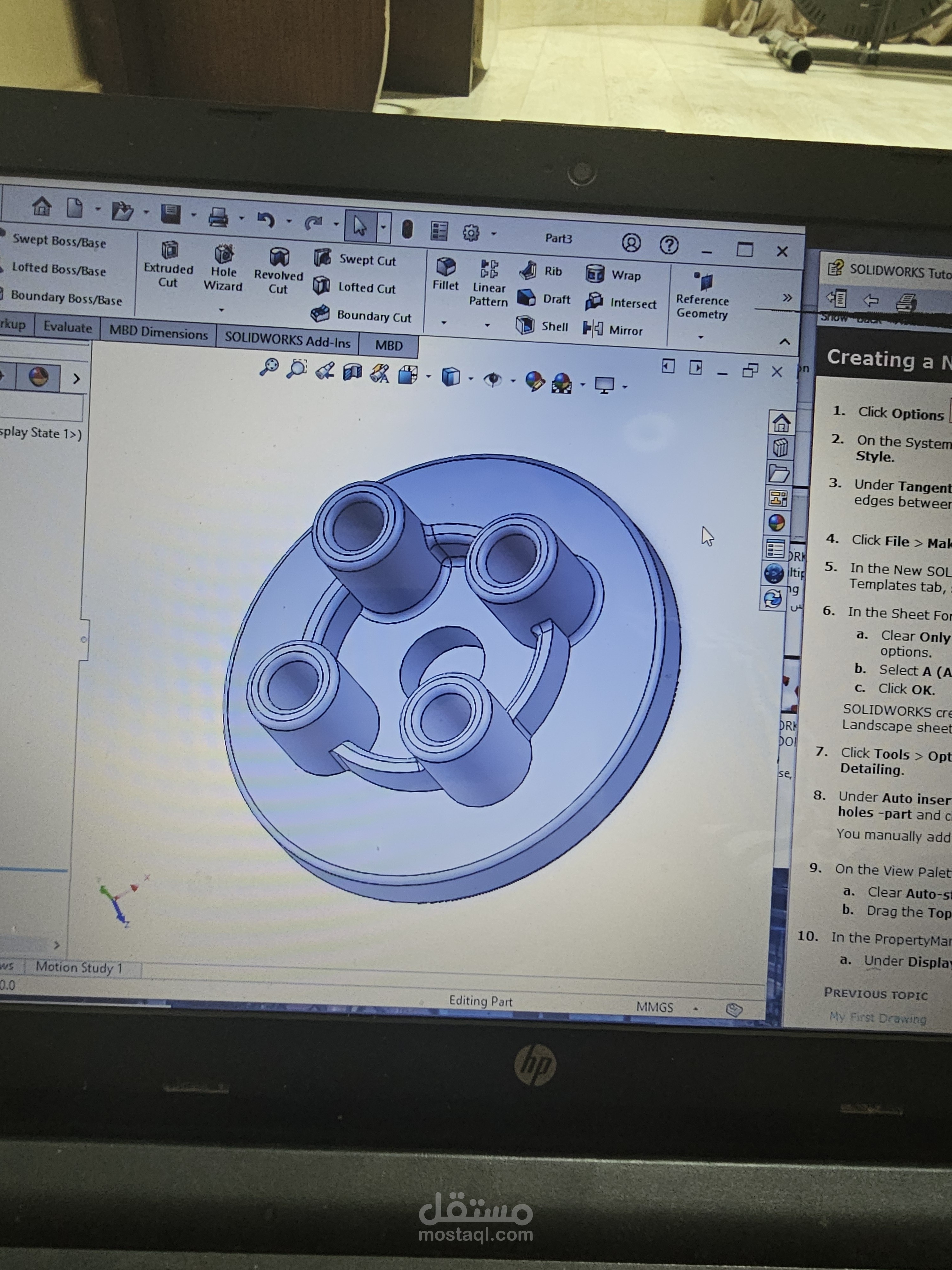 استطيع استخدام solidworks إلى حد ما ولكن مازلت اكتسب الخبره