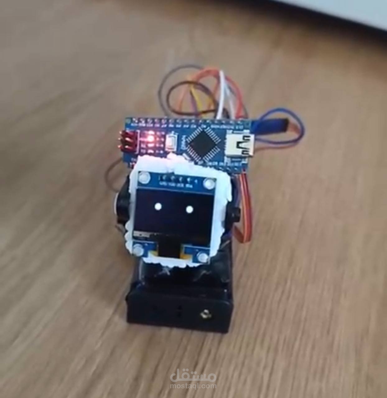 بوت التعبير الصامت - Mini Face Bot