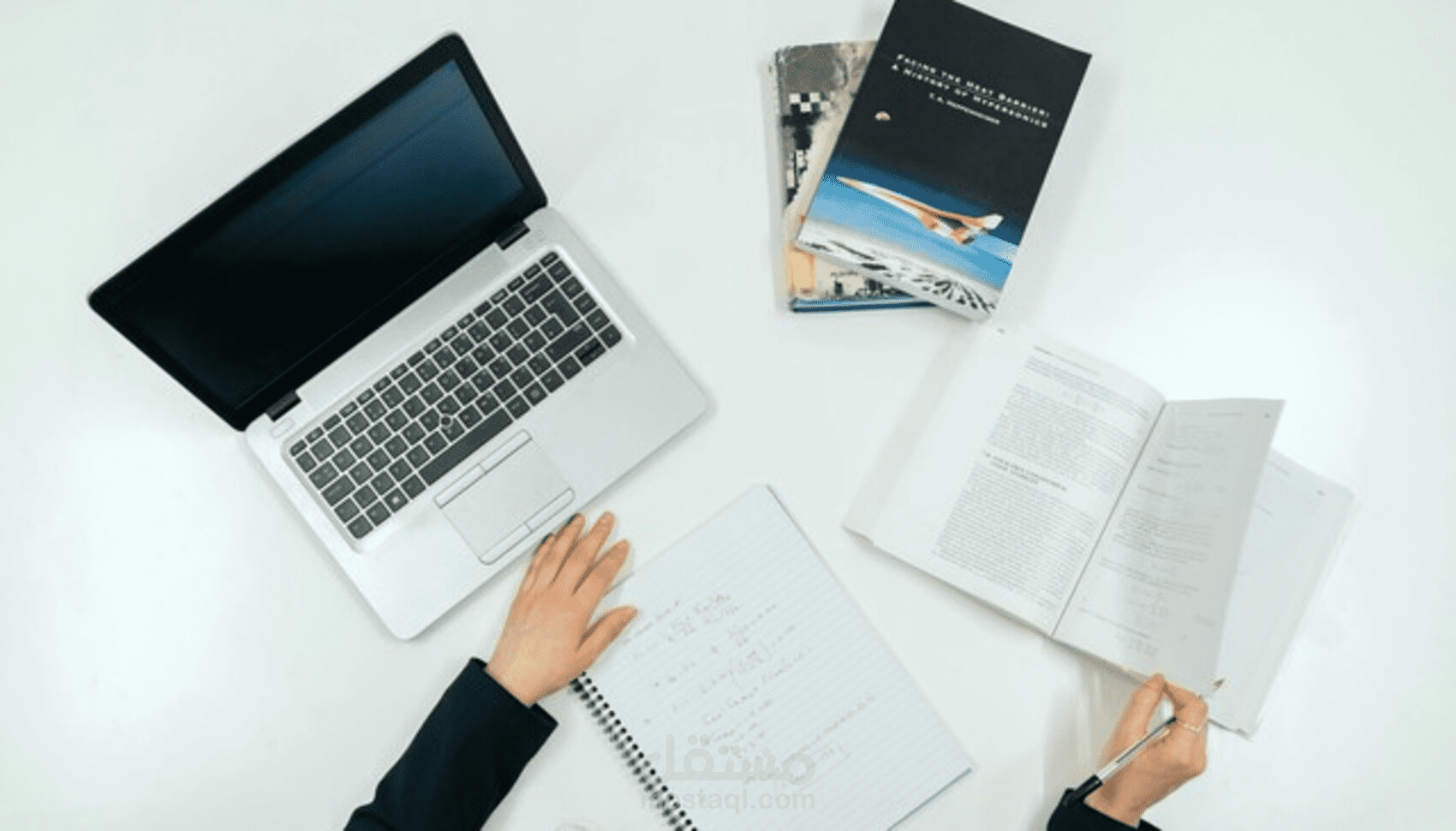 كتابة أبحاث متقنة باللغات العربية، الفرنسية، والإنجليزية