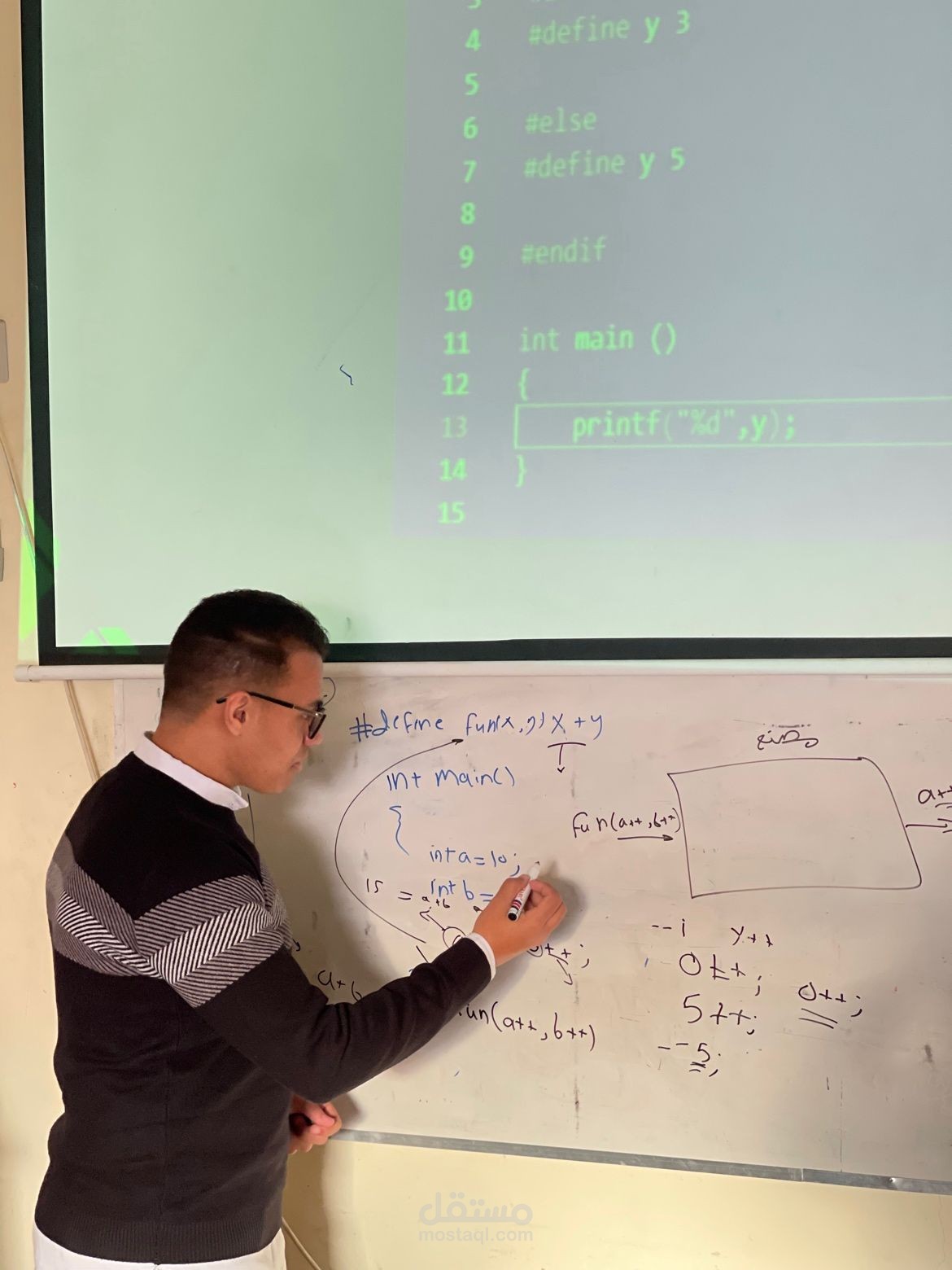 تدريس البرمجة بالجامعة وتعليم الأطفال | Programming Instructor