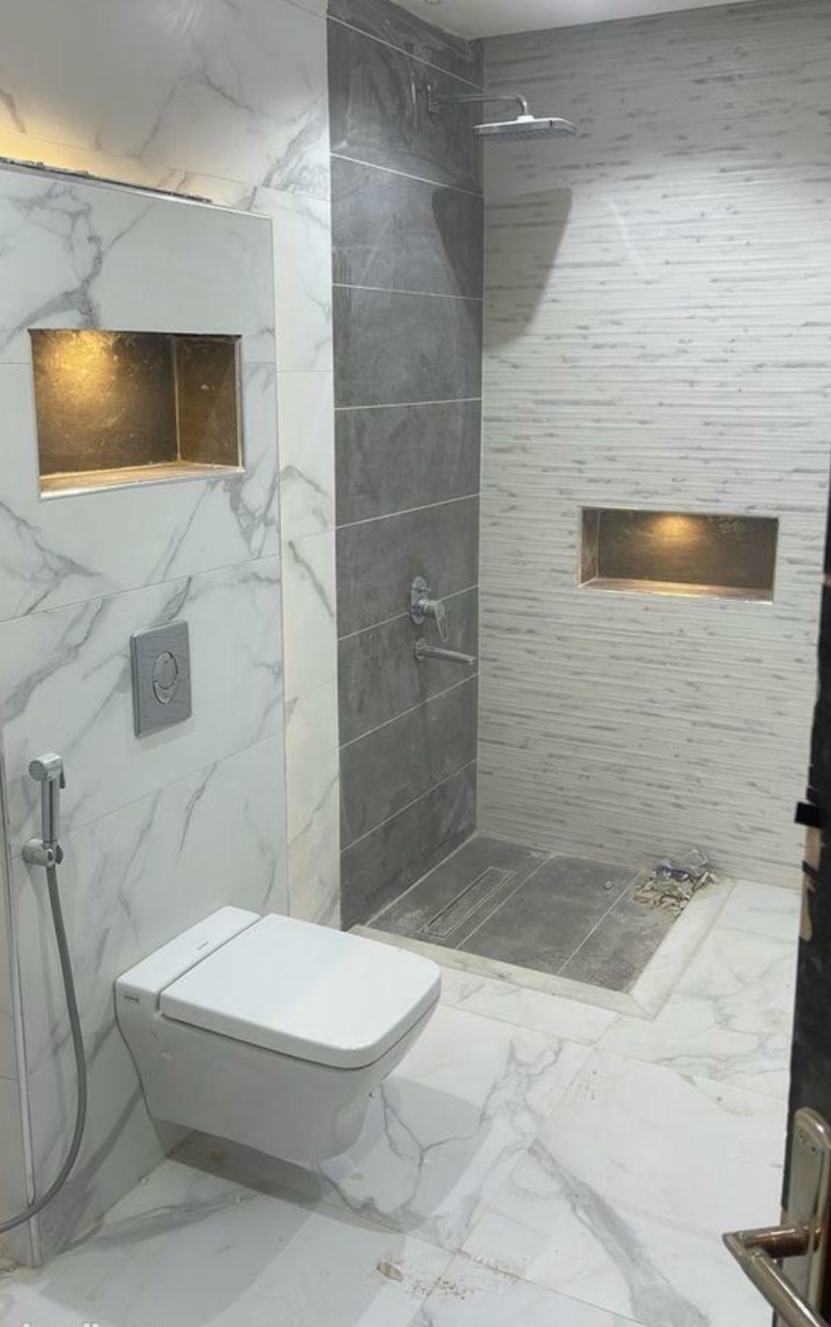 أشرف أعمال شبكات الصرف الصحي اعمال التشطيبات مراجعه الرسومات التنفيذيه عكاد مع حصر كميات مع متابعه اعمال تنفيذيه والاشراف عليها التشطيبات الداخليه الصحي والتشطيبات الخارجيه الداخليه الصحيه المتكامله