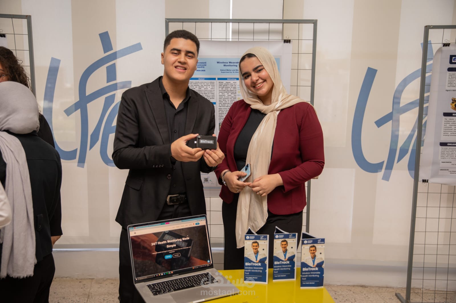 جهاز صحي قابل للارتداء لمراقبة المؤشرات الحيوية – BioTrack