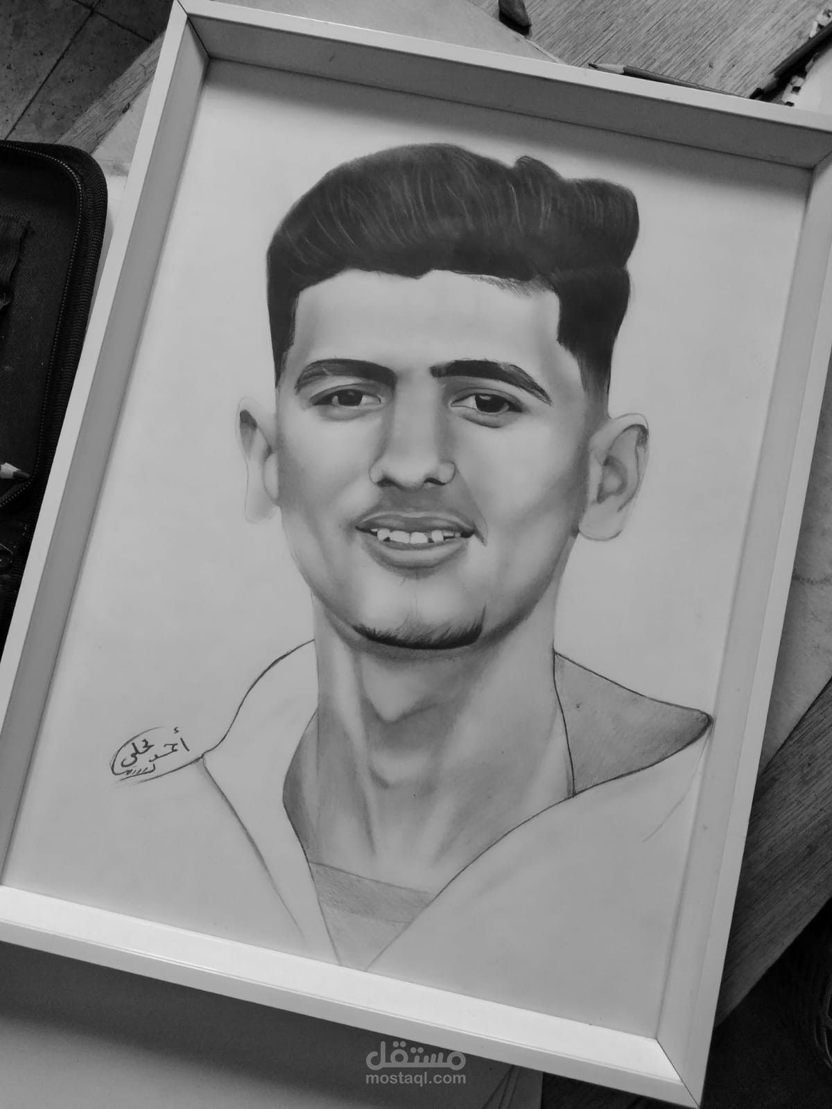 رسم بورتريه واقعي بالقلم الرصاص – تفاصيل دقيقة ولمسة فنية مميزة