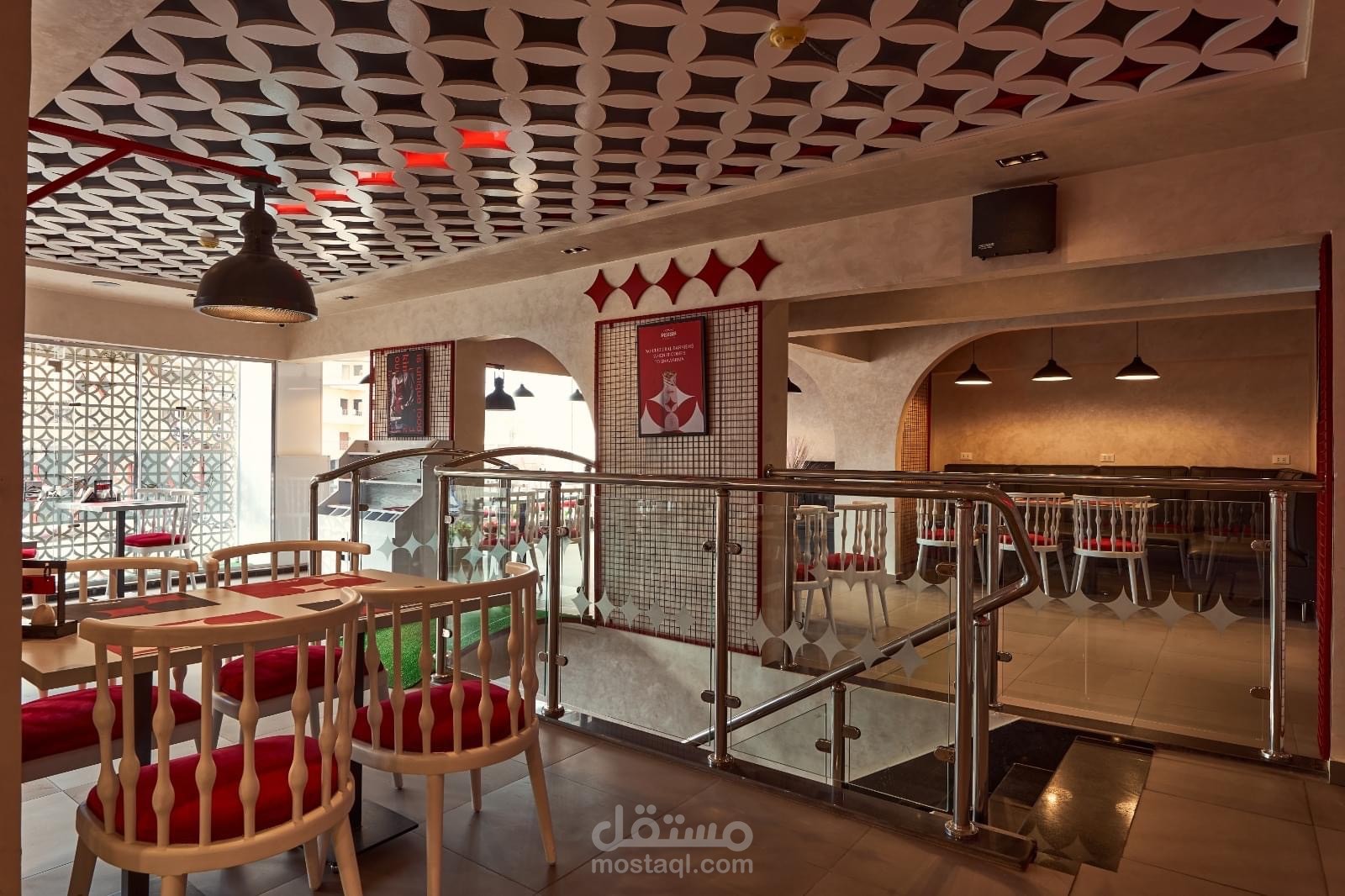 إدارة وتنفيذ مشروع تصميم داخلي لمطعم بطابع عصري مميز