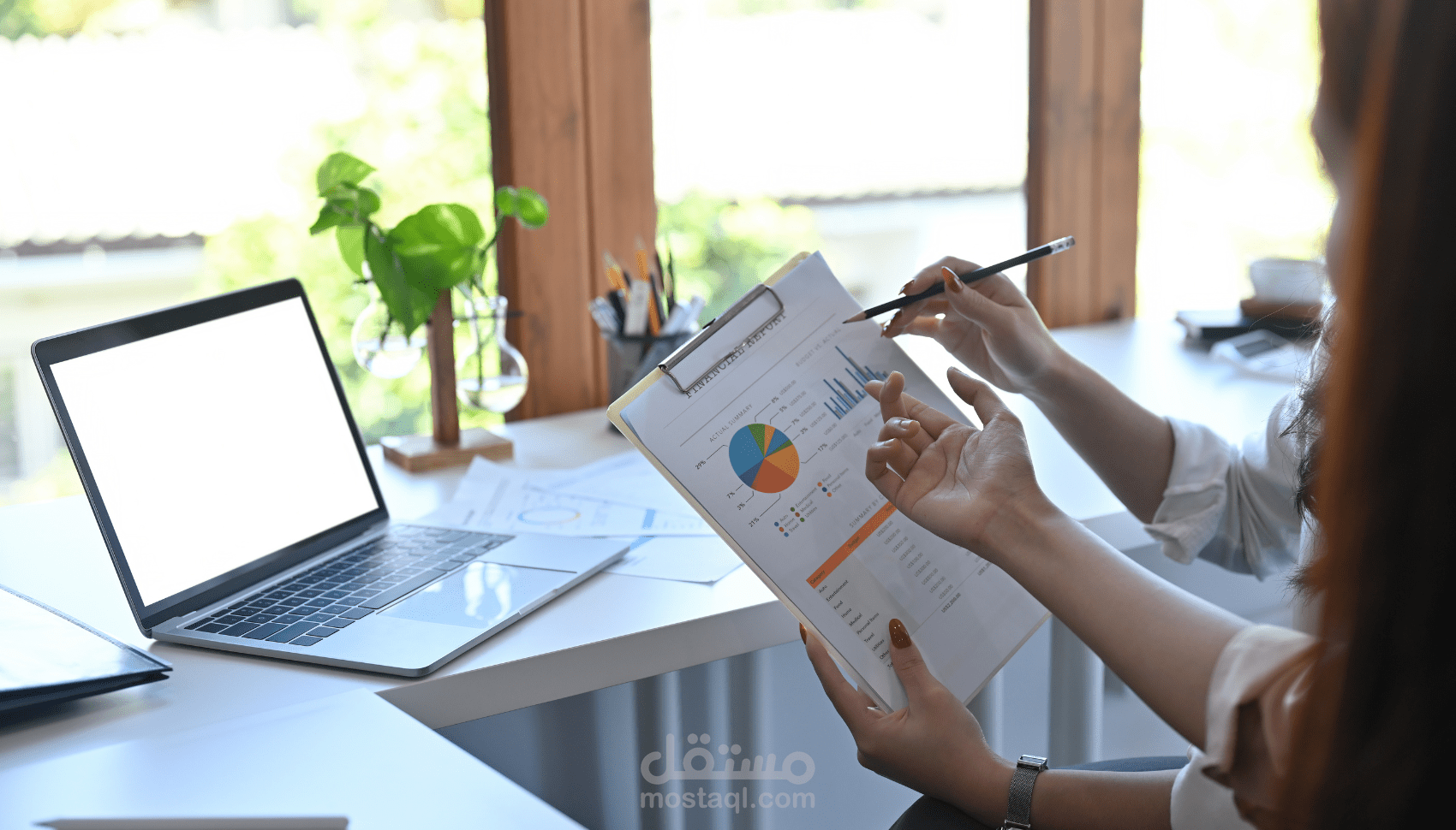 تعزيز اعمال المؤسسة و خدمة عملاء عن بعد