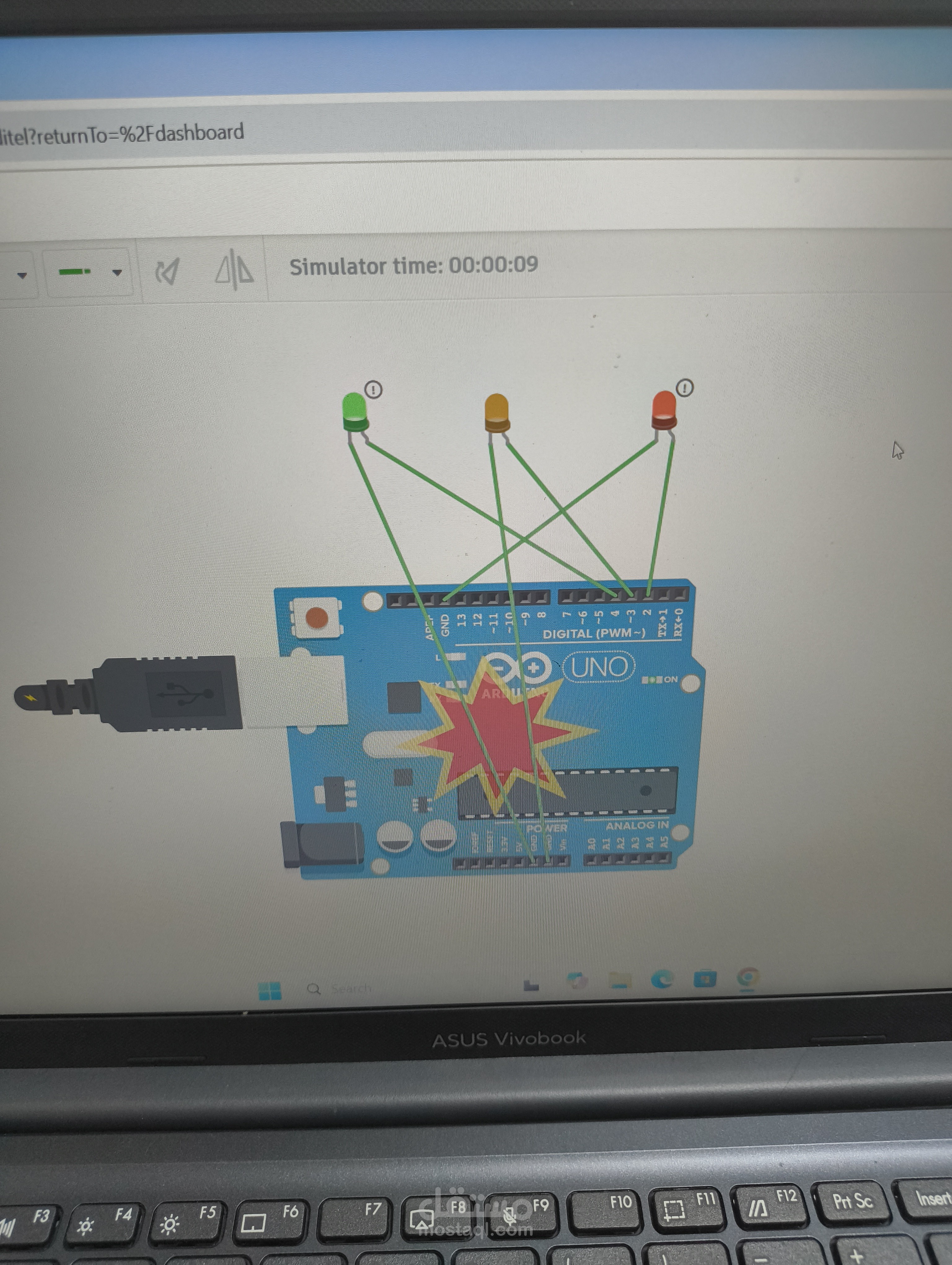مشروع إشارة مرور تعليميه جاهزه بالـ Arduino (3 لمبات)