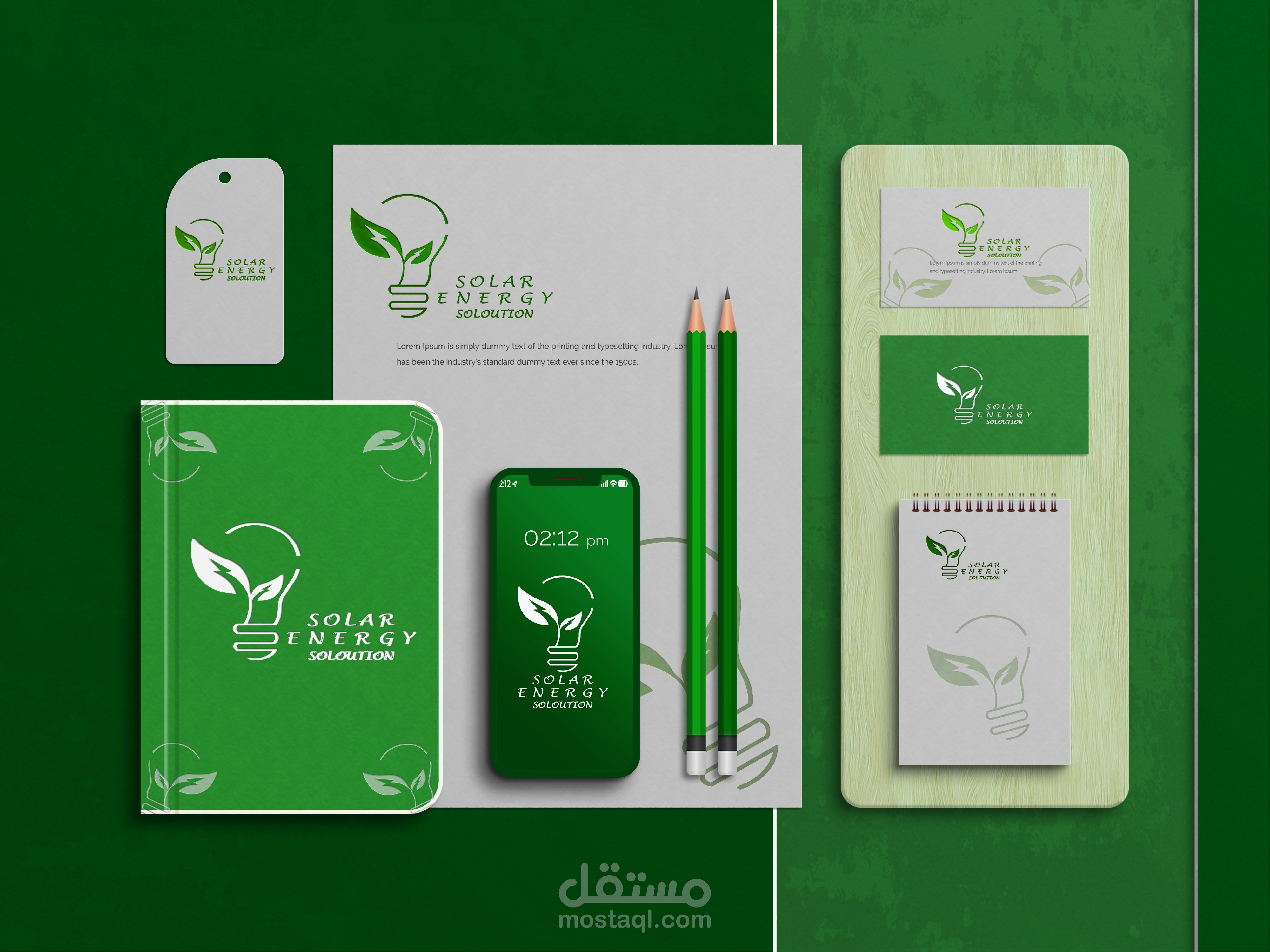 تصميم شعار ابتكاري للطاقة الشمسية يجمع بين الطبيعة والتقنية