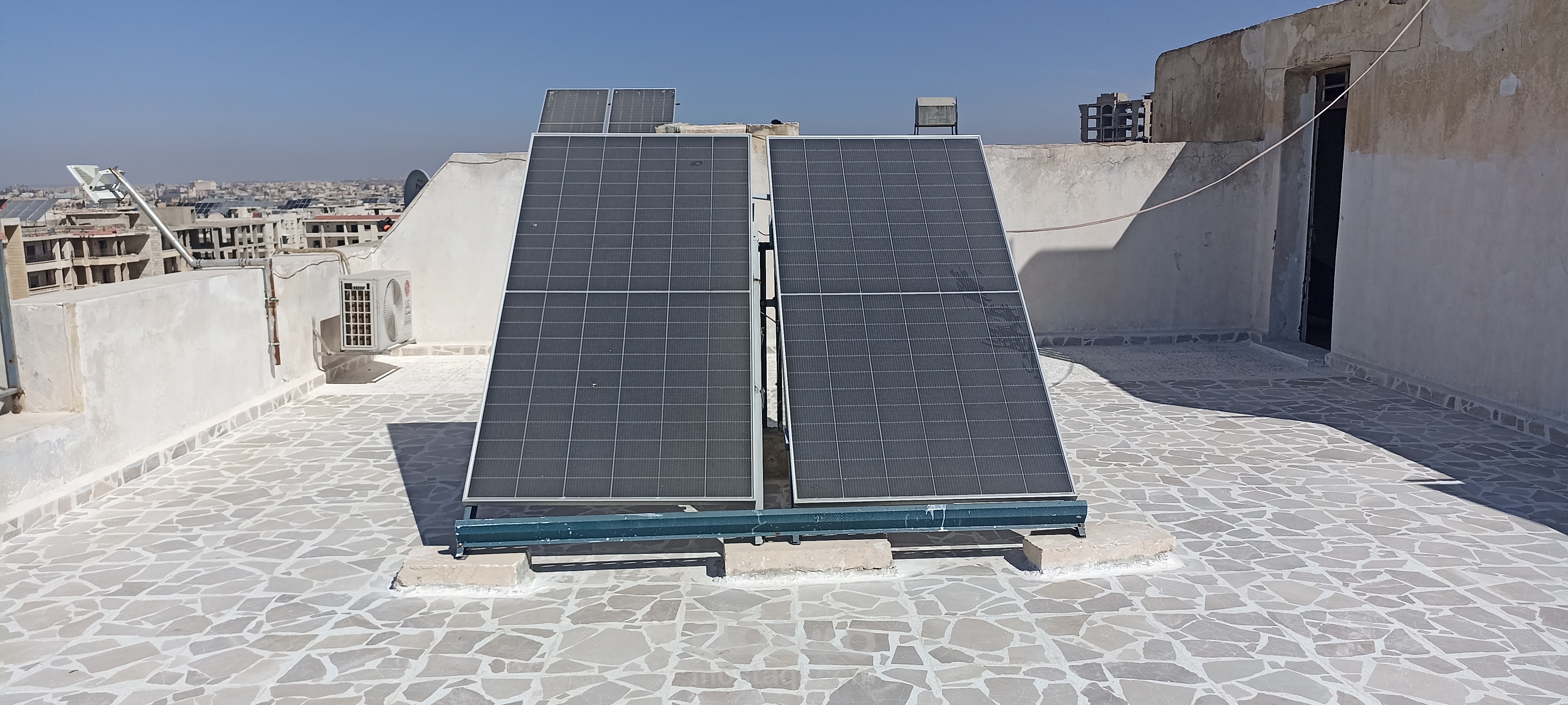 تصميم وتركيب نظام طاقة شمسية ب استطاعة 2.5kw