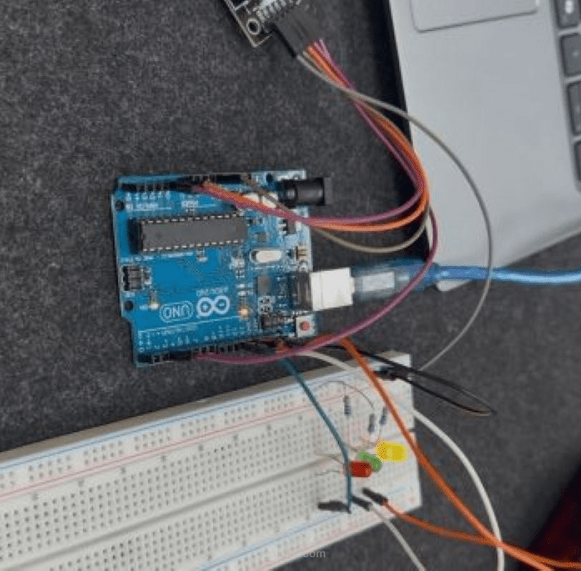 building Arduino to turn on LEDs by using Joystick