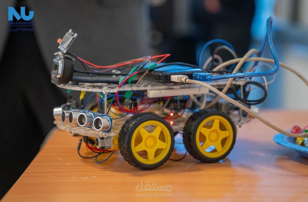 تطوير روبوت مساعد ذكي للتحكم الصوتي والتعرف على الأشياء