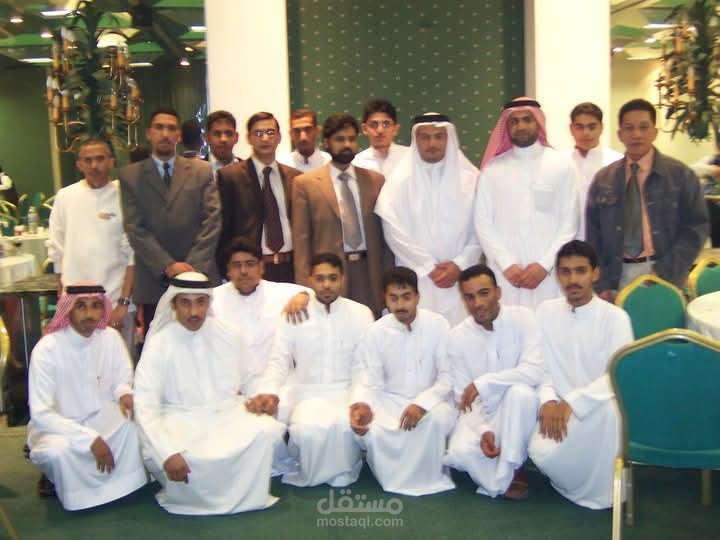 تدريب مجموعة كبيرة من الشباب السعودي