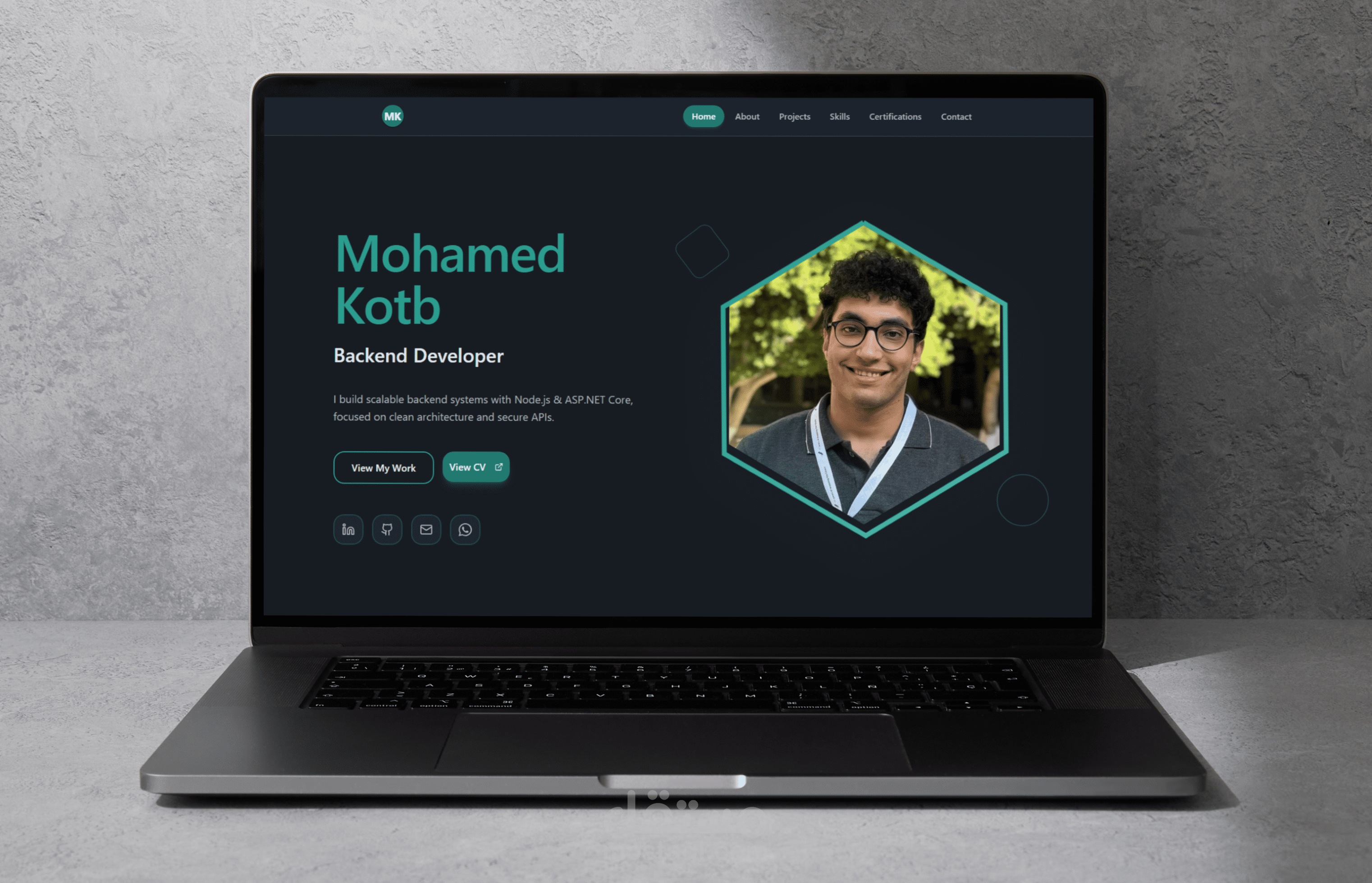 تصميم وتطوير موقع تعريفي (Portfolio) احترافي