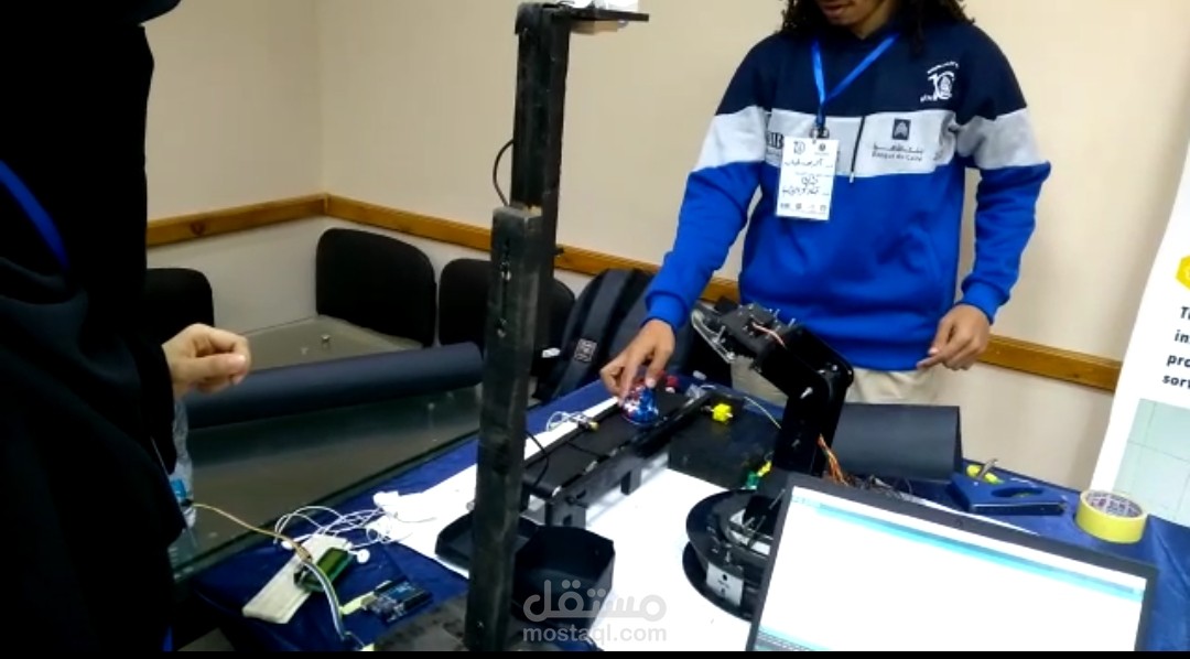 روبوت لفصل المخلفات