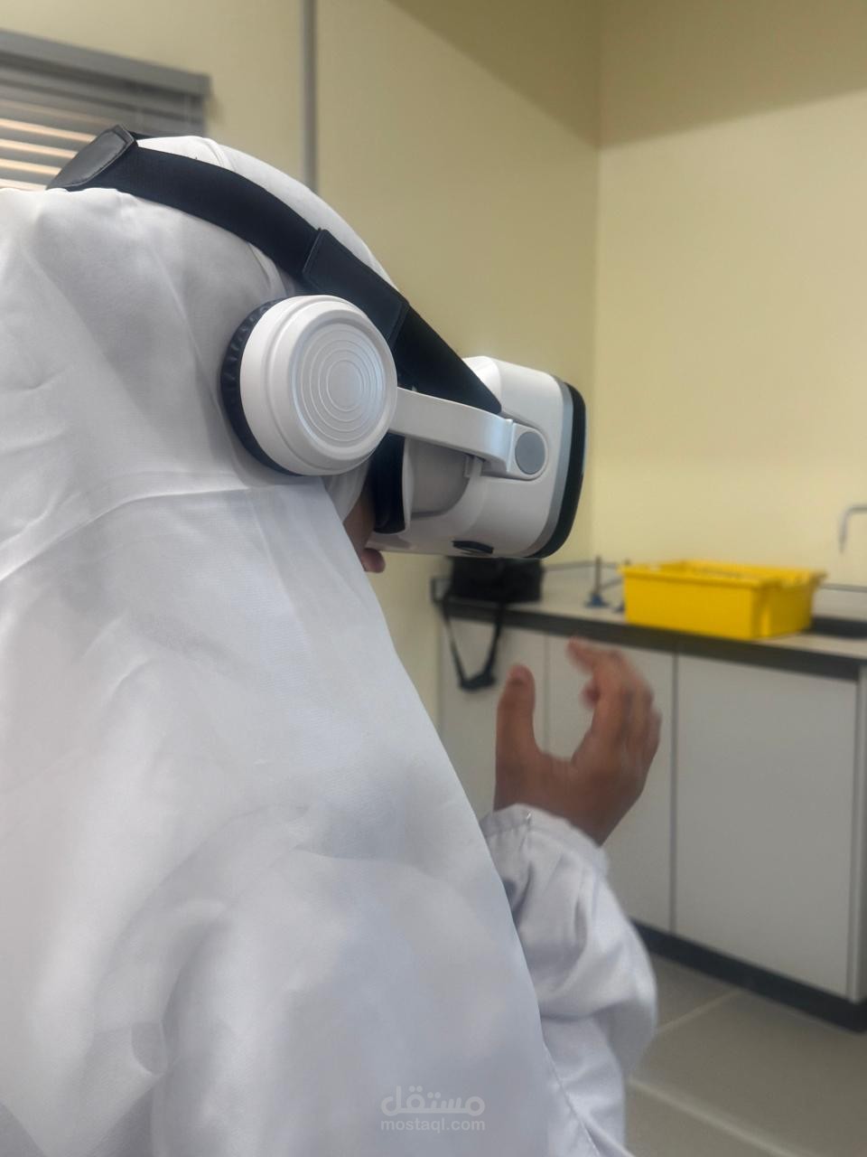 Using virtual reality glasses in teaching