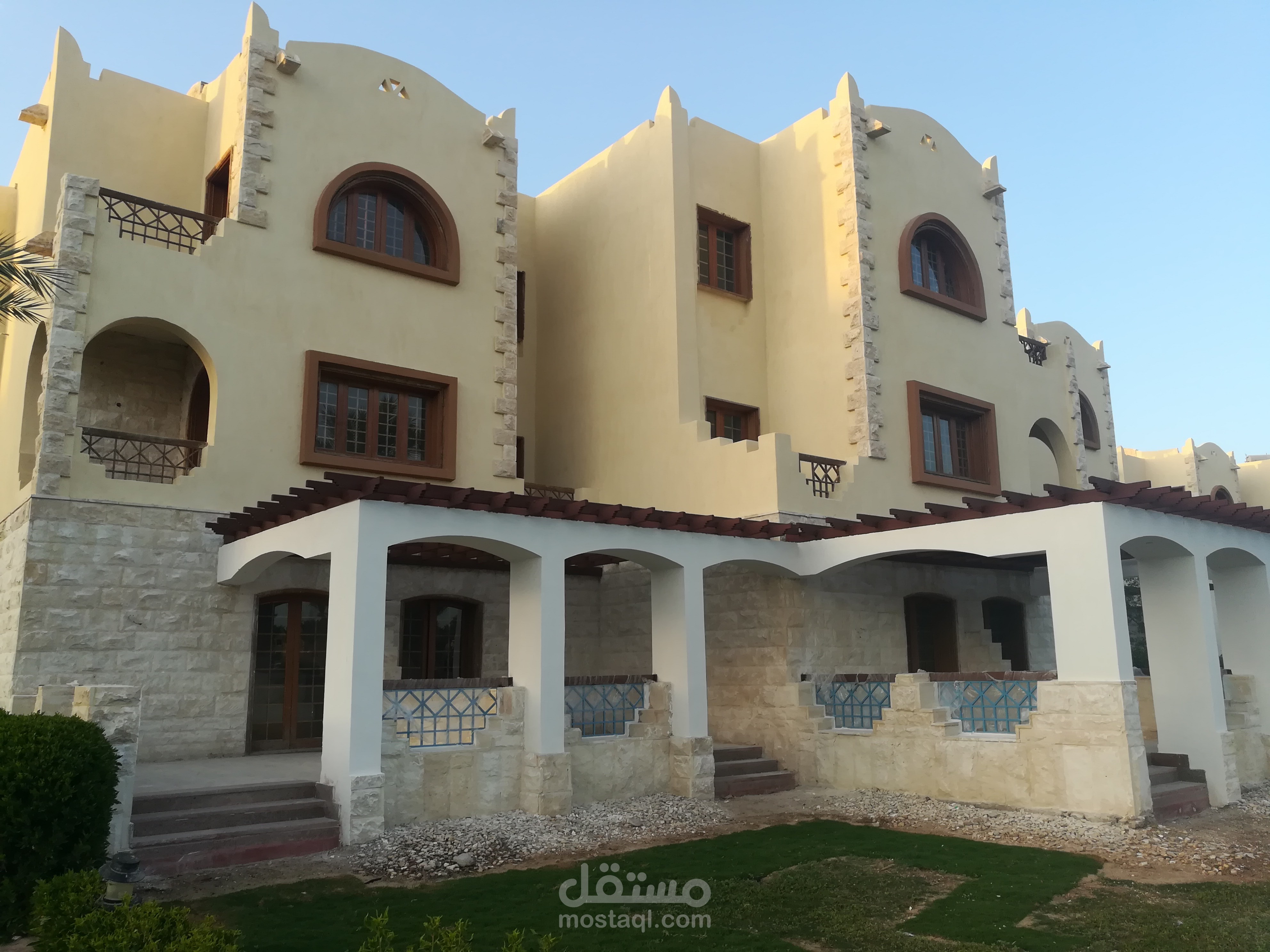 مشروع شاليهات وفيلات فندقية
