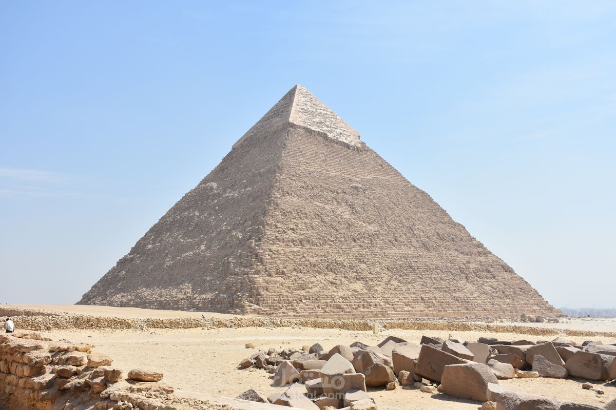 التعريف بهرم خفرع و بجثمانه