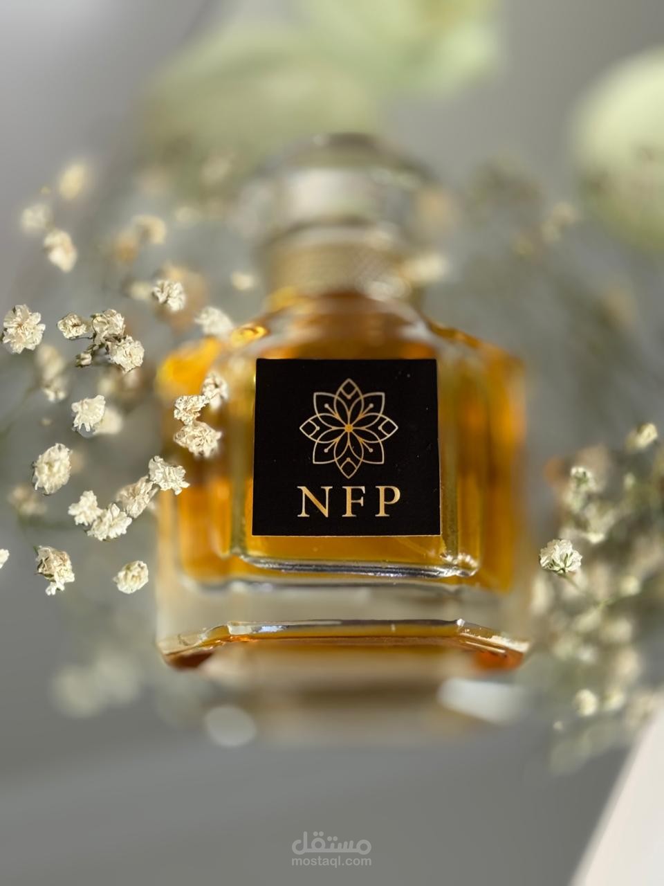 تصميم وتصوير احترافي لمنتج عطر (Branding & Product Photography)