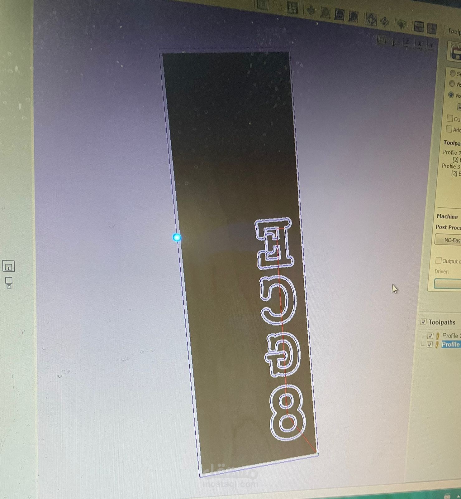 •	تصميم لوحة CNC مع مسارات القطع