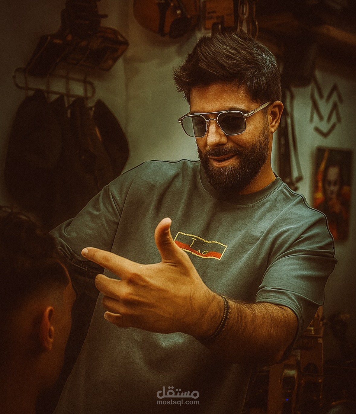 مونتاج لصالون حلاقة ?