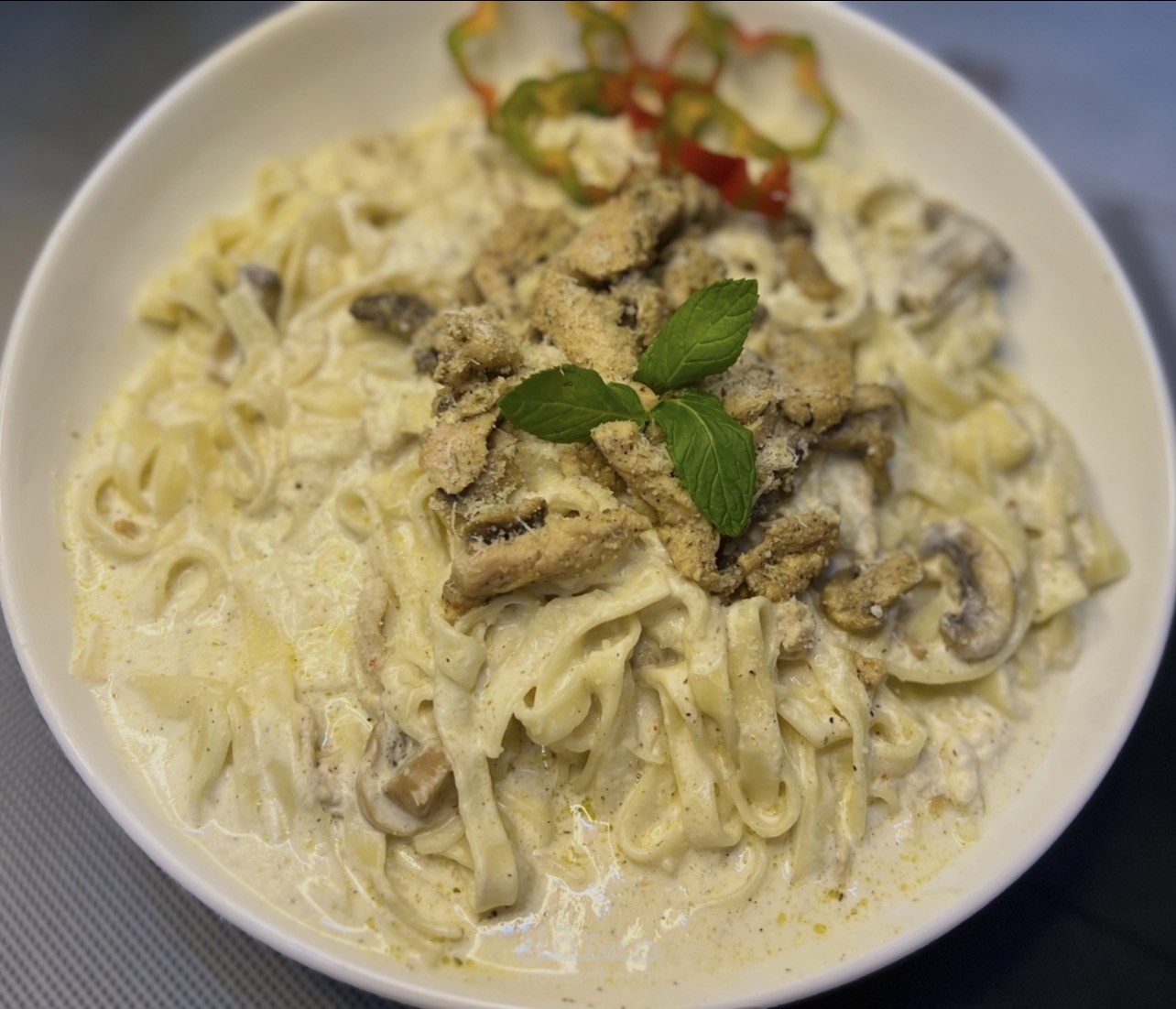 فيتوتشيني بالكريمة والبارميزان | Fettuccine with Cream & Parmesan