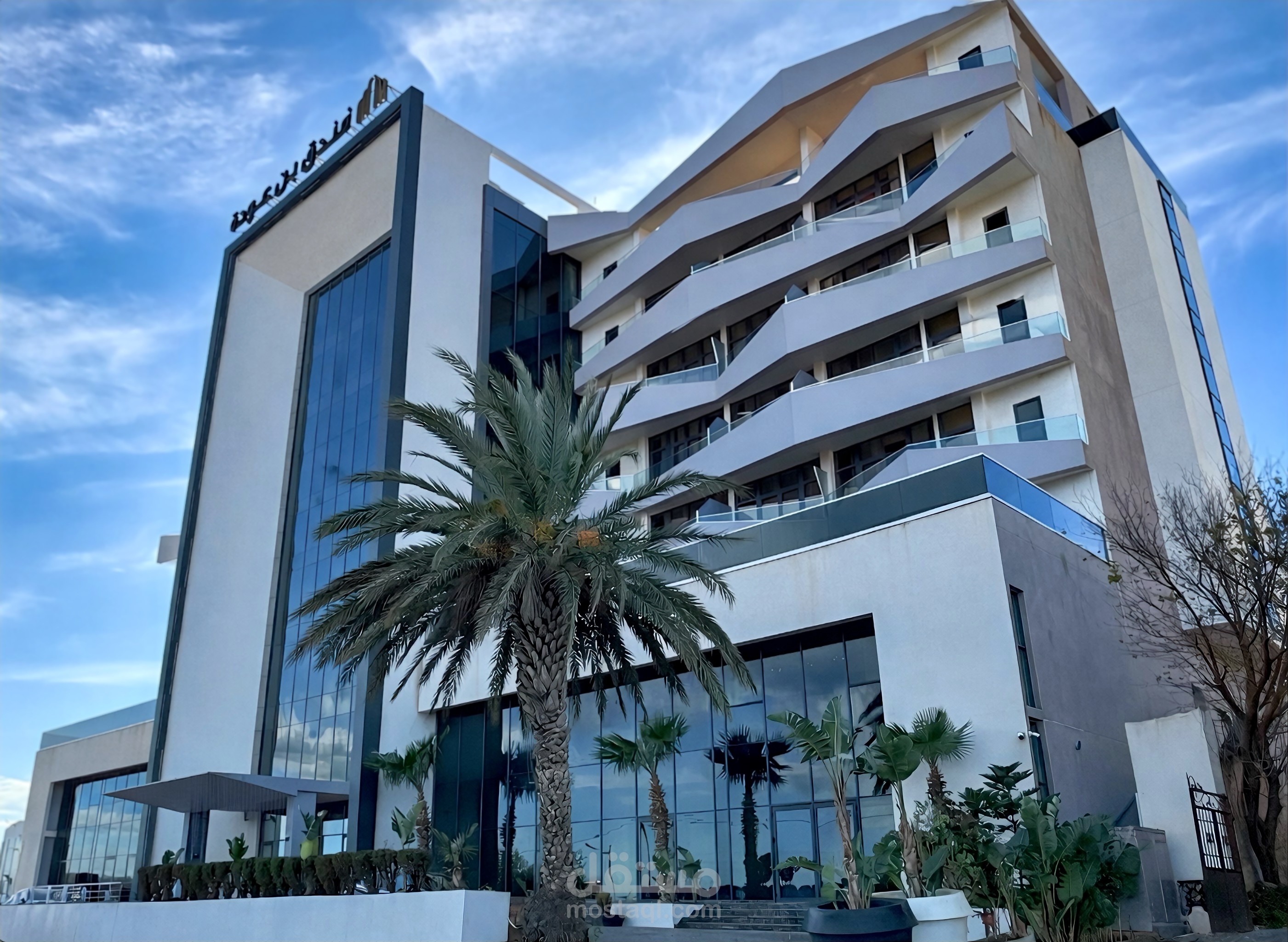 تصوير فندق و تصحيح الاخطاء بالذكاء الاصطناعي