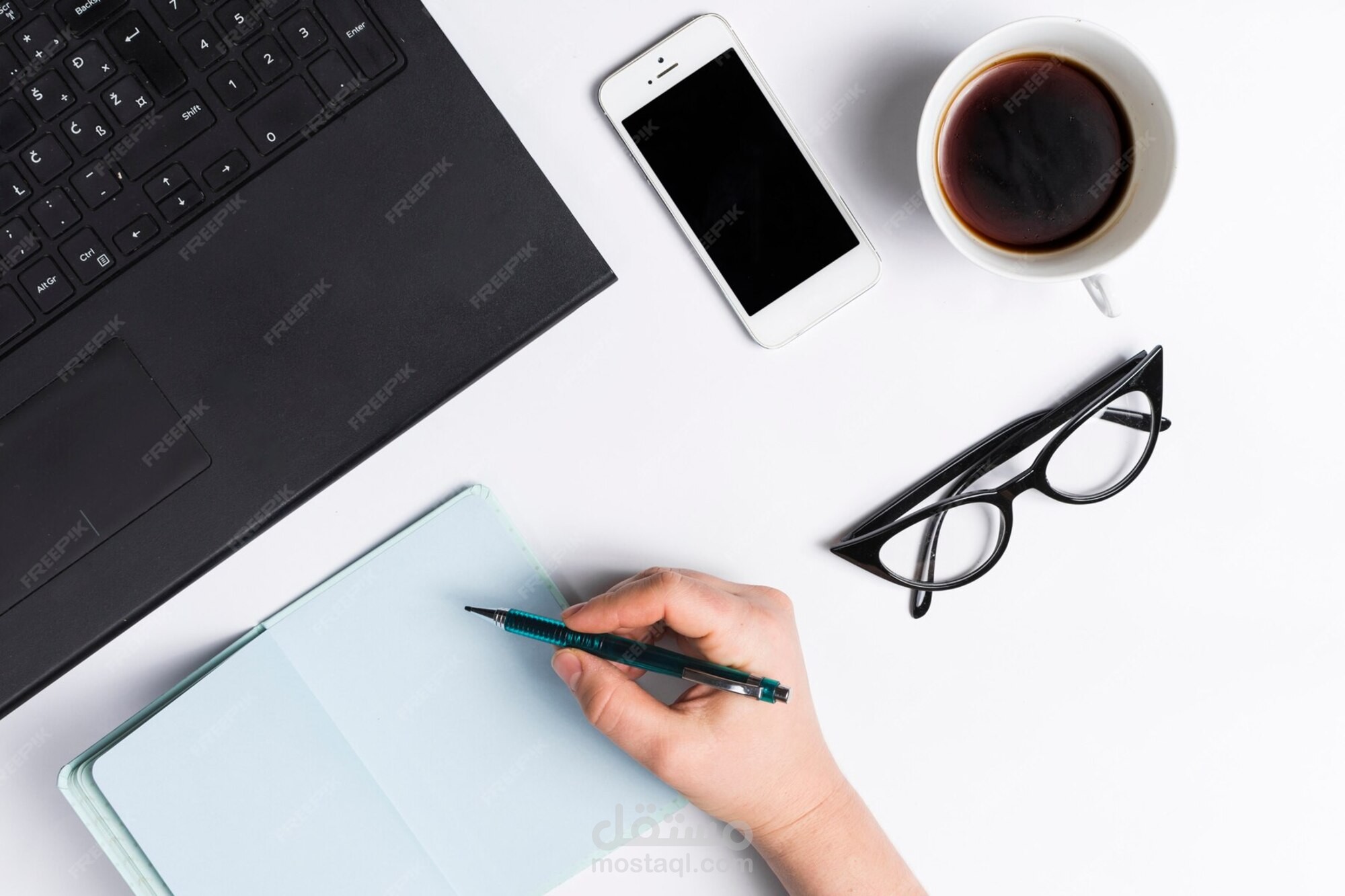 كتابة وتنسيق مستندات Word بأحترافية  (تقارير – كتب – ملفات رسمية)